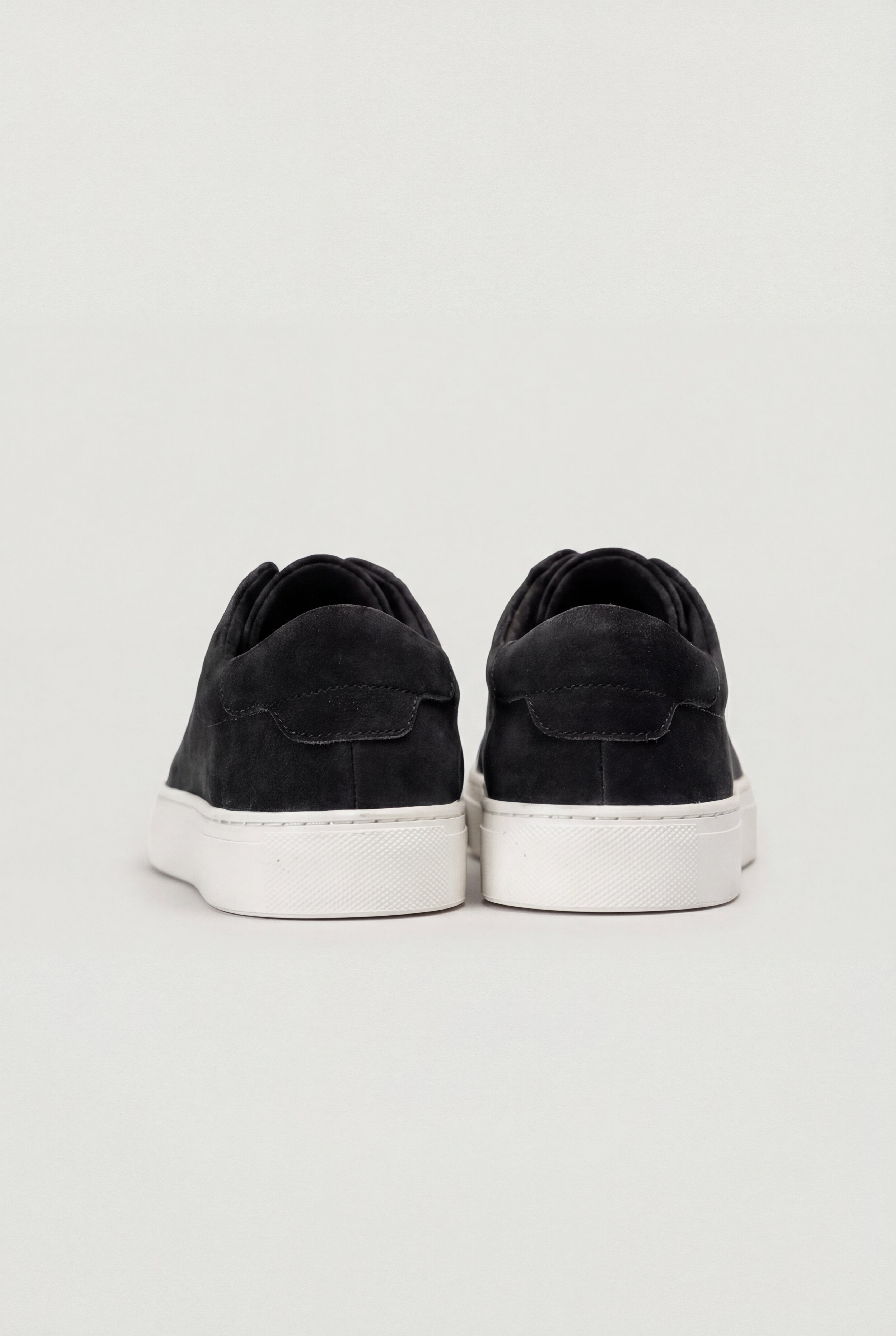 ARVEXO LACE-UP SNEAKERS – BLACK