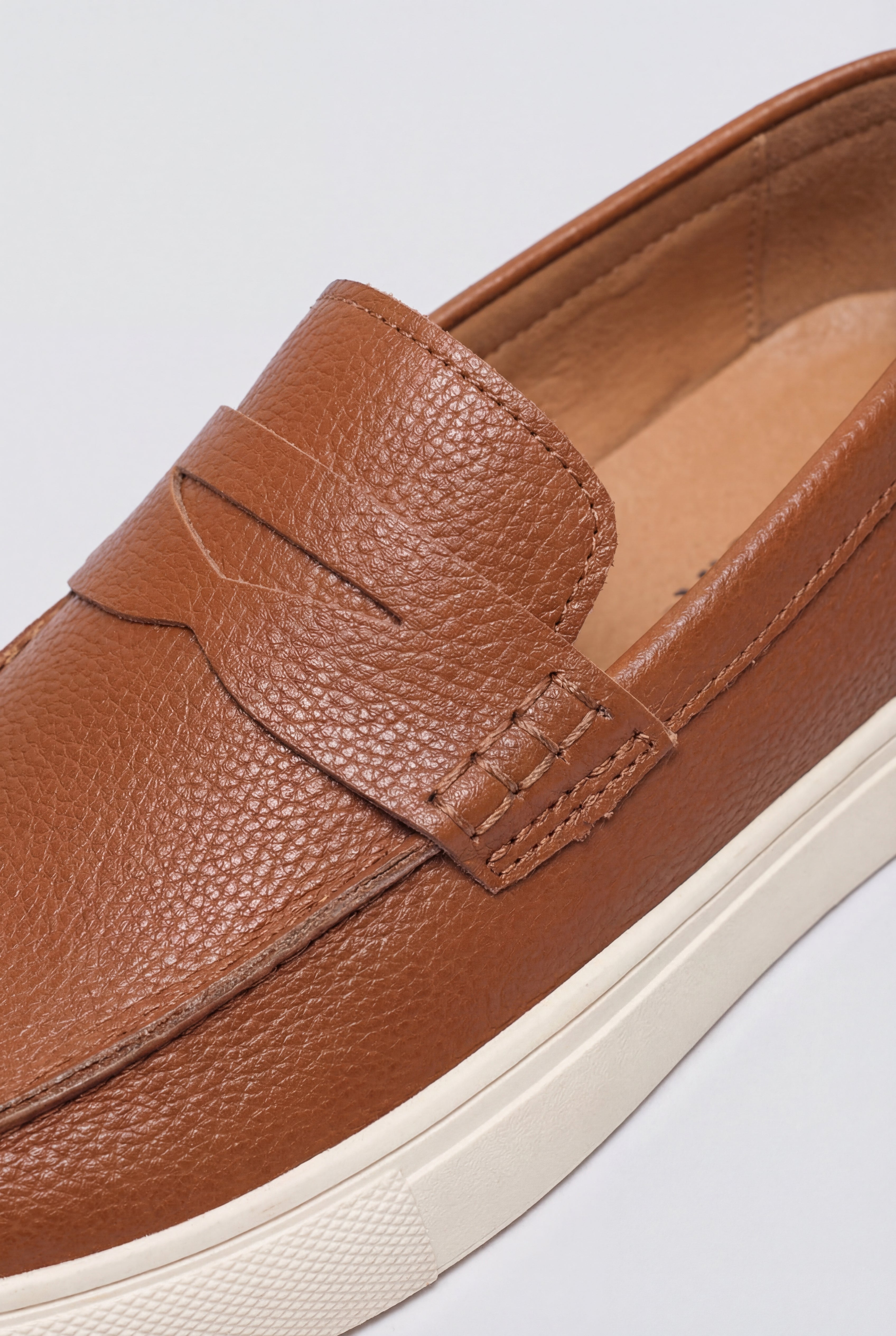 ARVON CLASSIC LOAFERS – BROWN