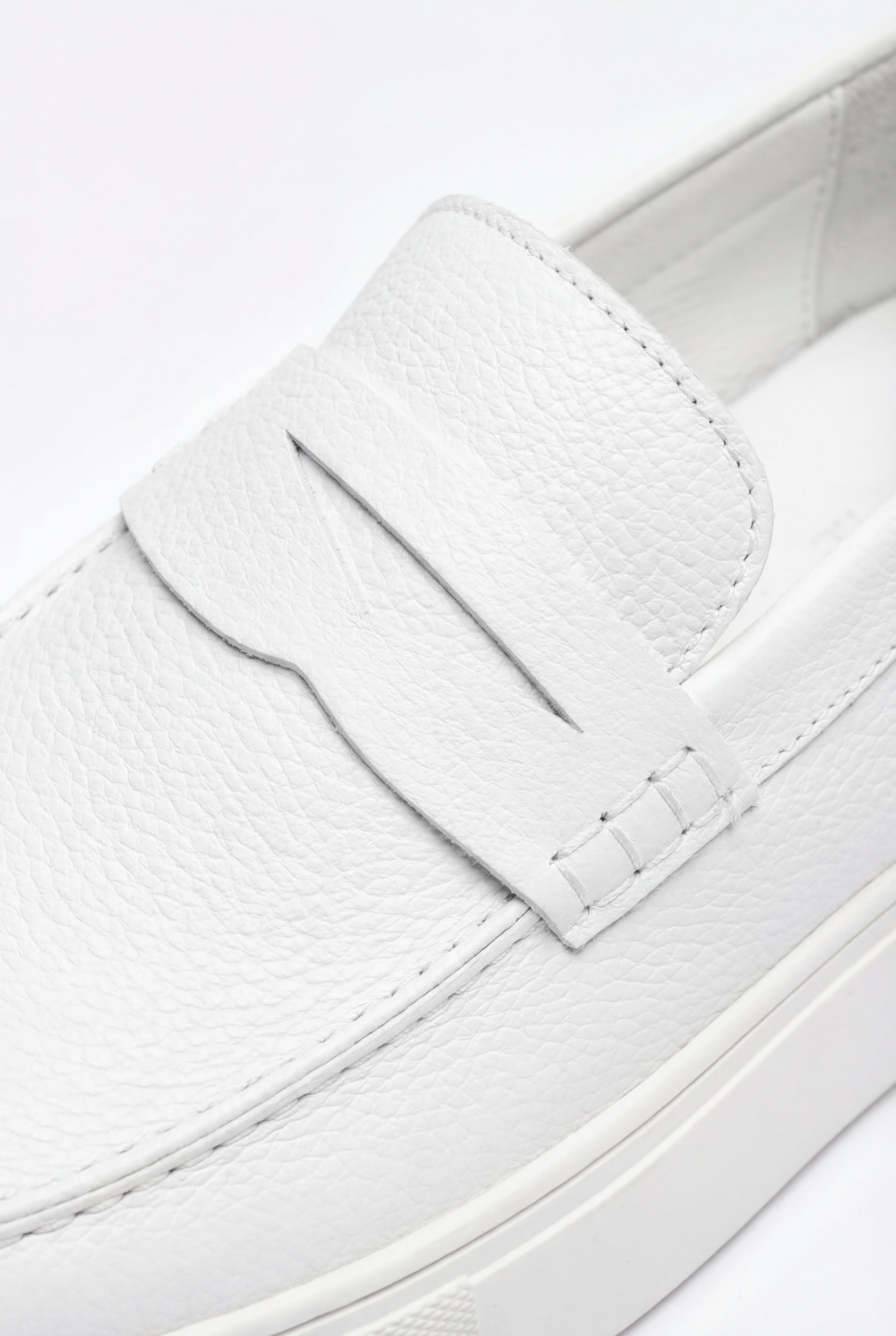 ARVON CLASSIC LOAFERS – WHITE