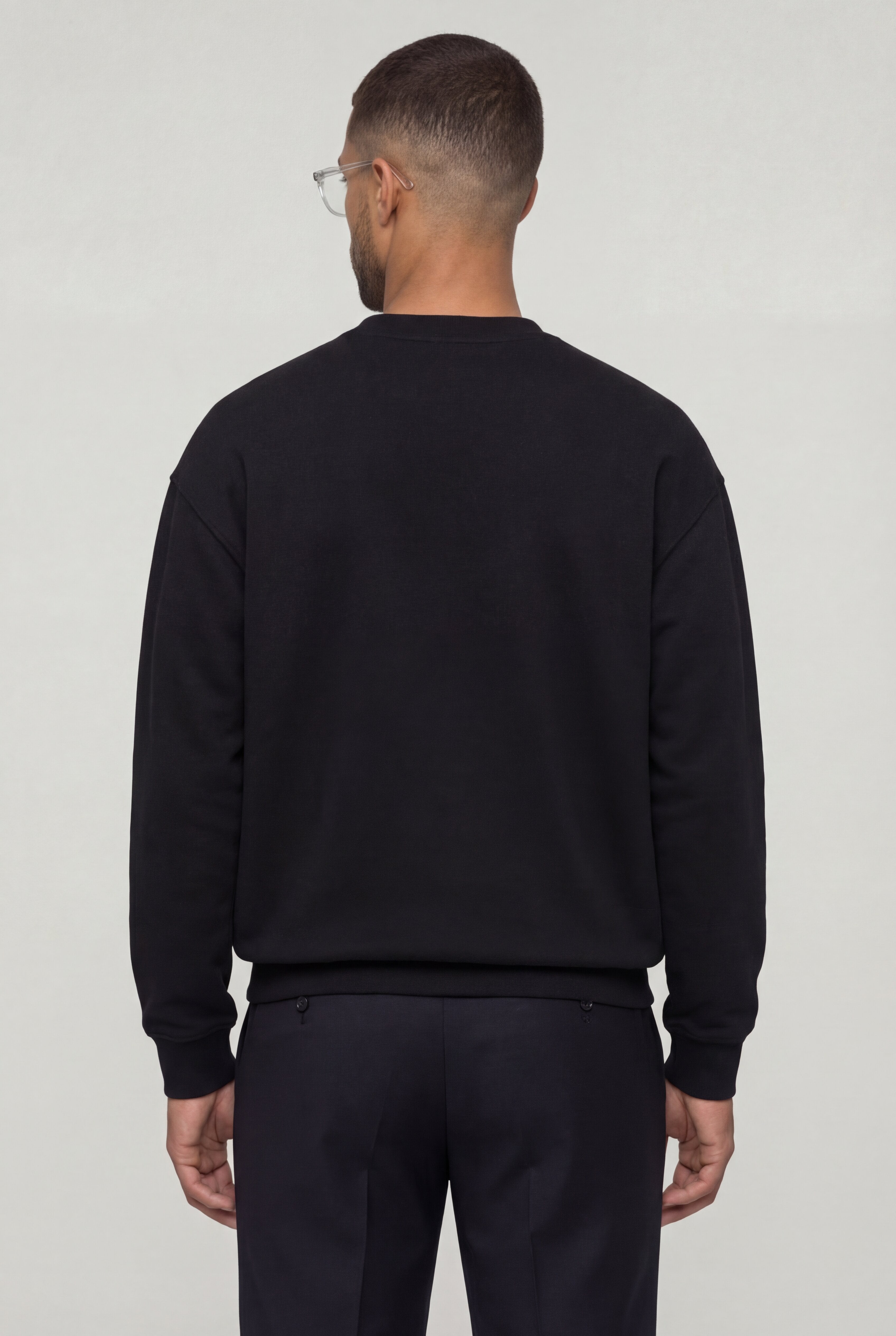 CALDERON CLASSIC SWEATER – BLACK