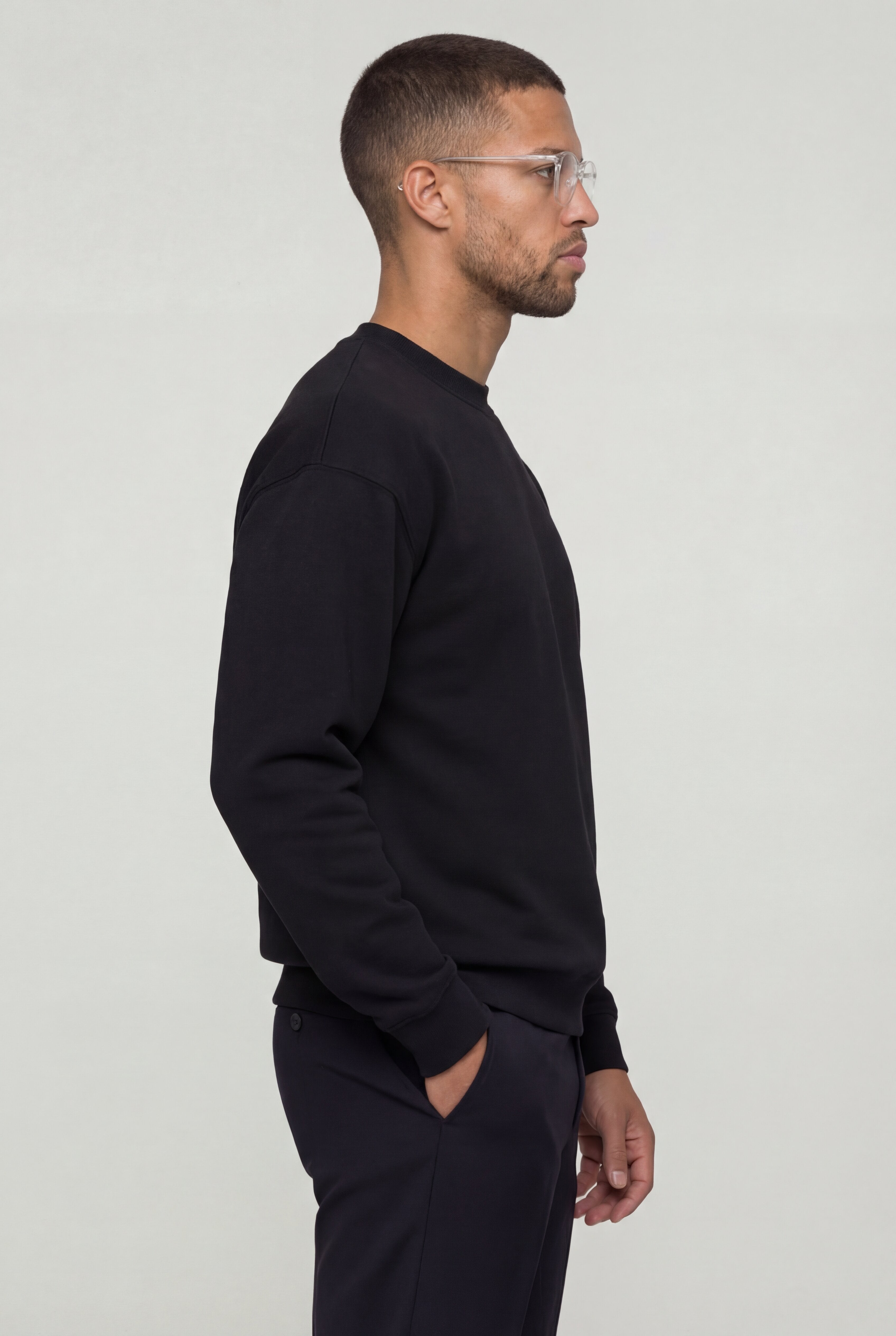 CALDERON CLASSIC SWEATER – BLACK
