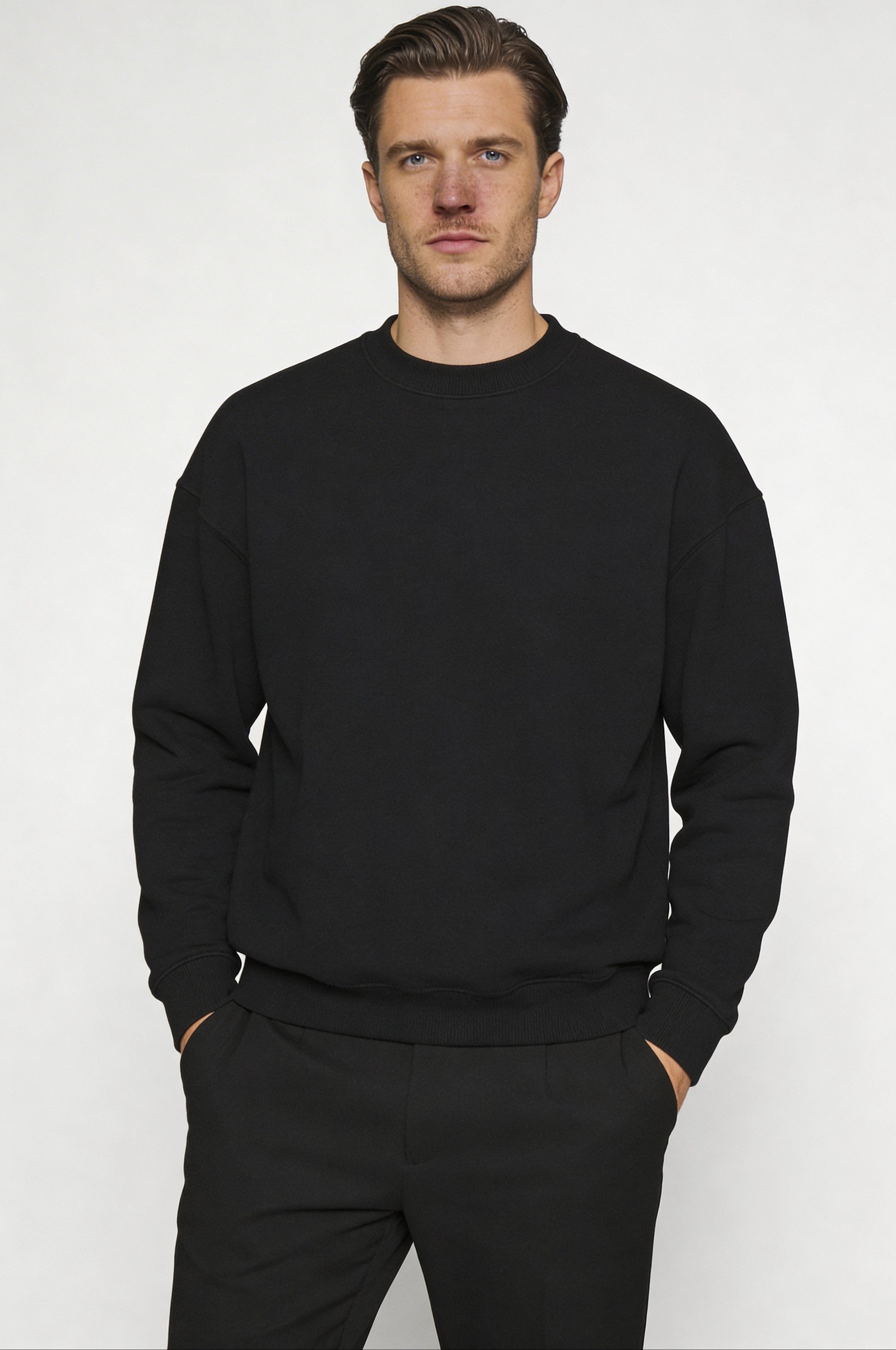 CALDERON CLASSIC SWEATER – BLACK