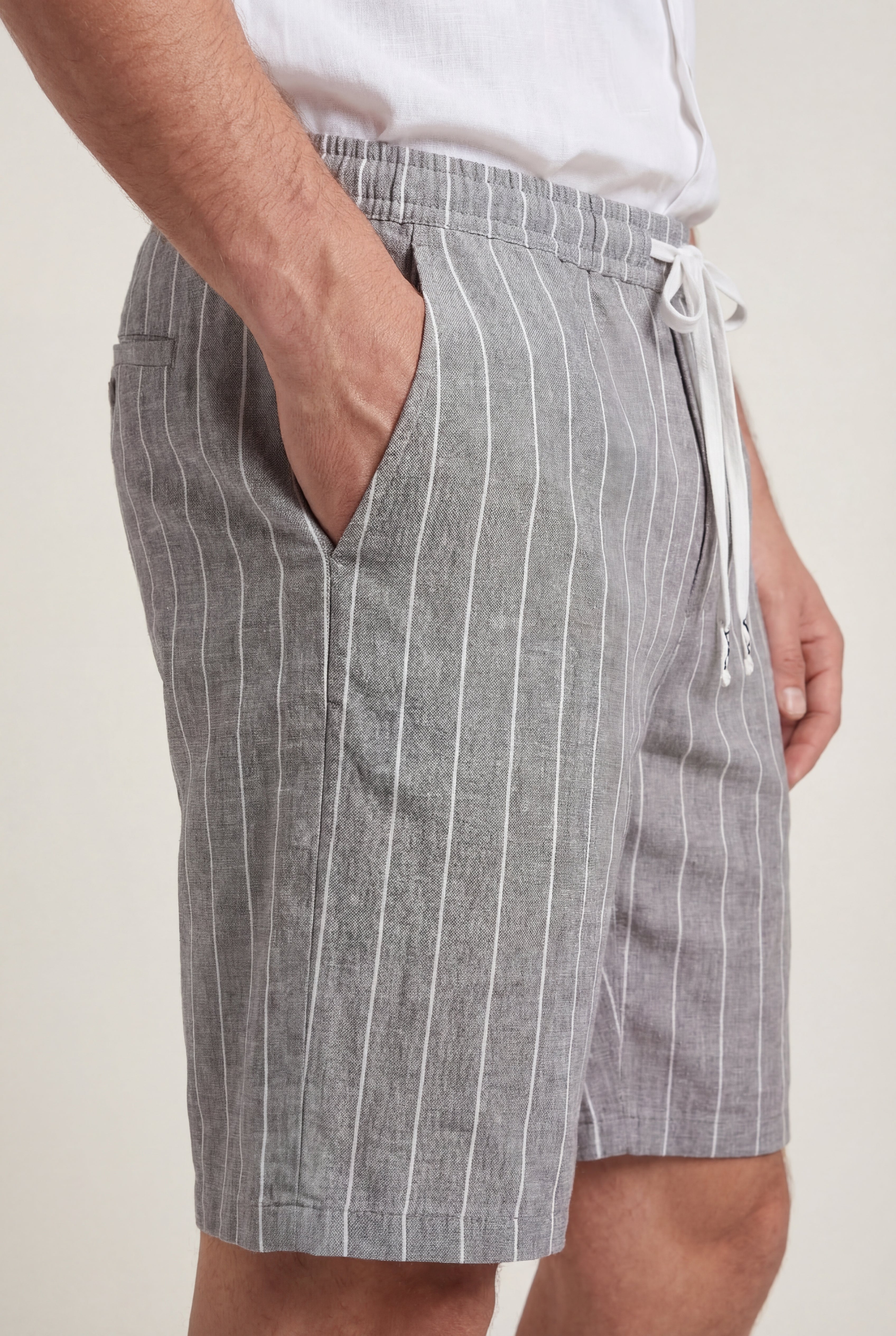 CALVAREL STRIPED LINEN SHORTS – GRAY
