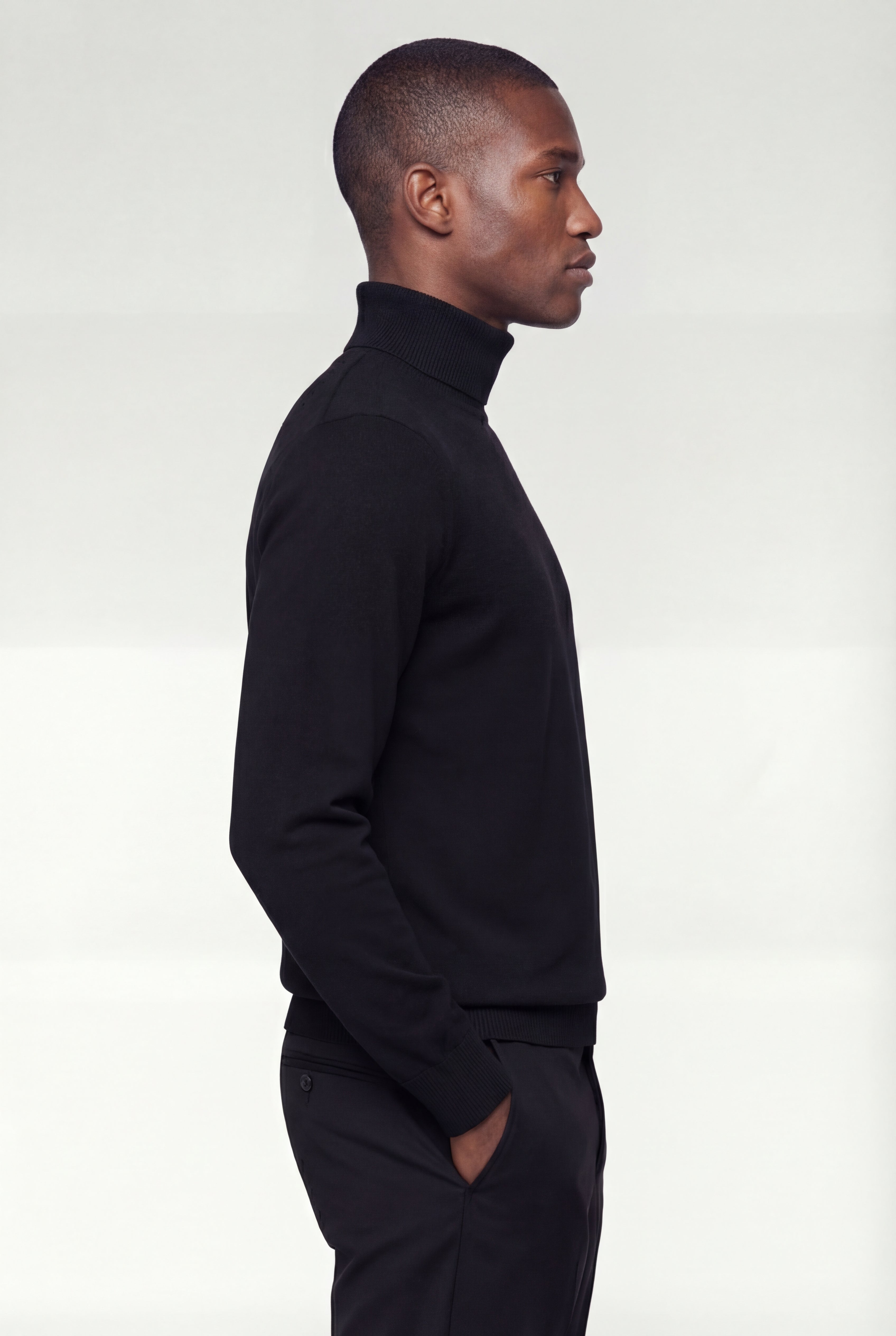 ELVAREN TURTLENECK SWEATER – BLACK