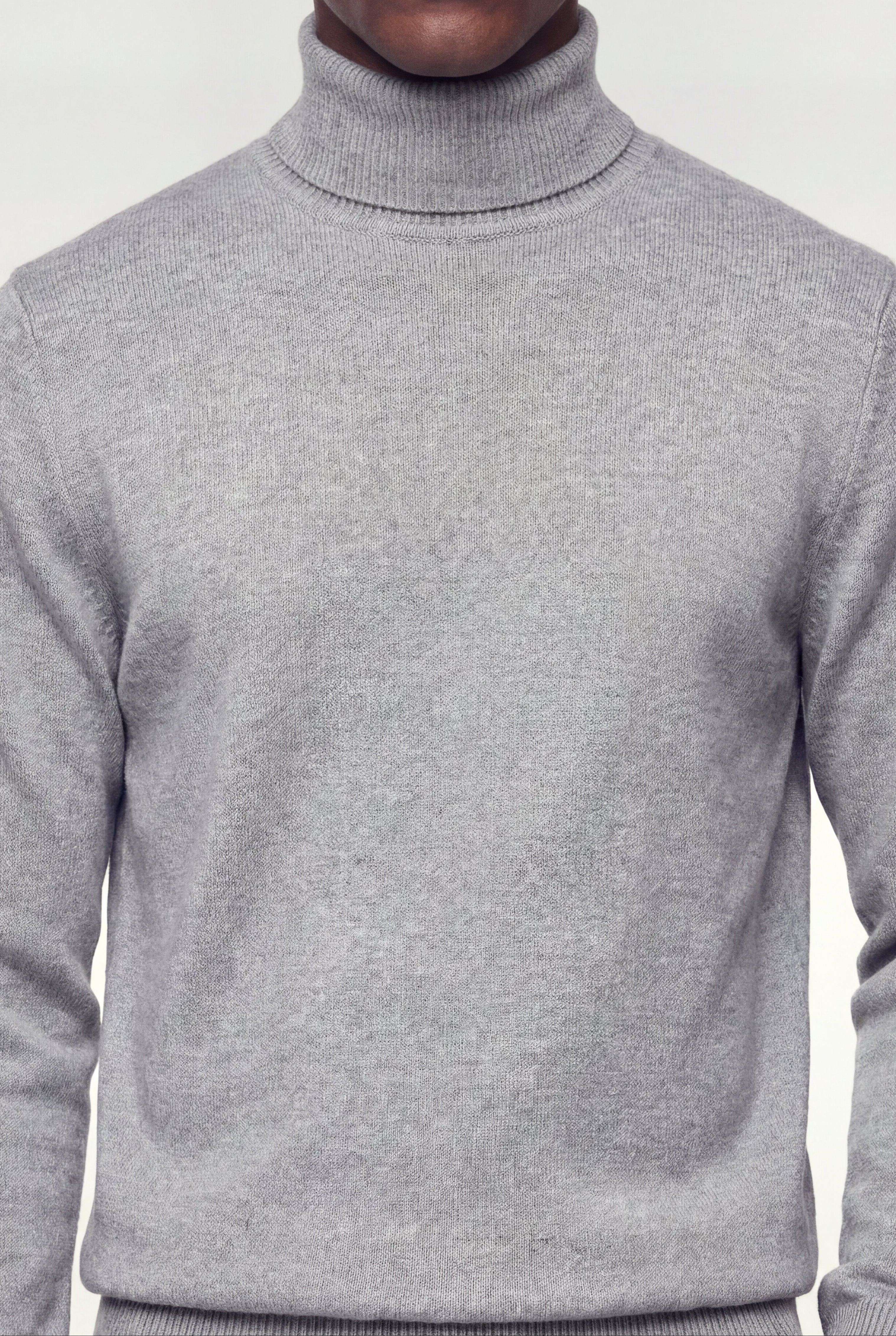 ELVAREN TURTLENECK SWEATER – GRAY