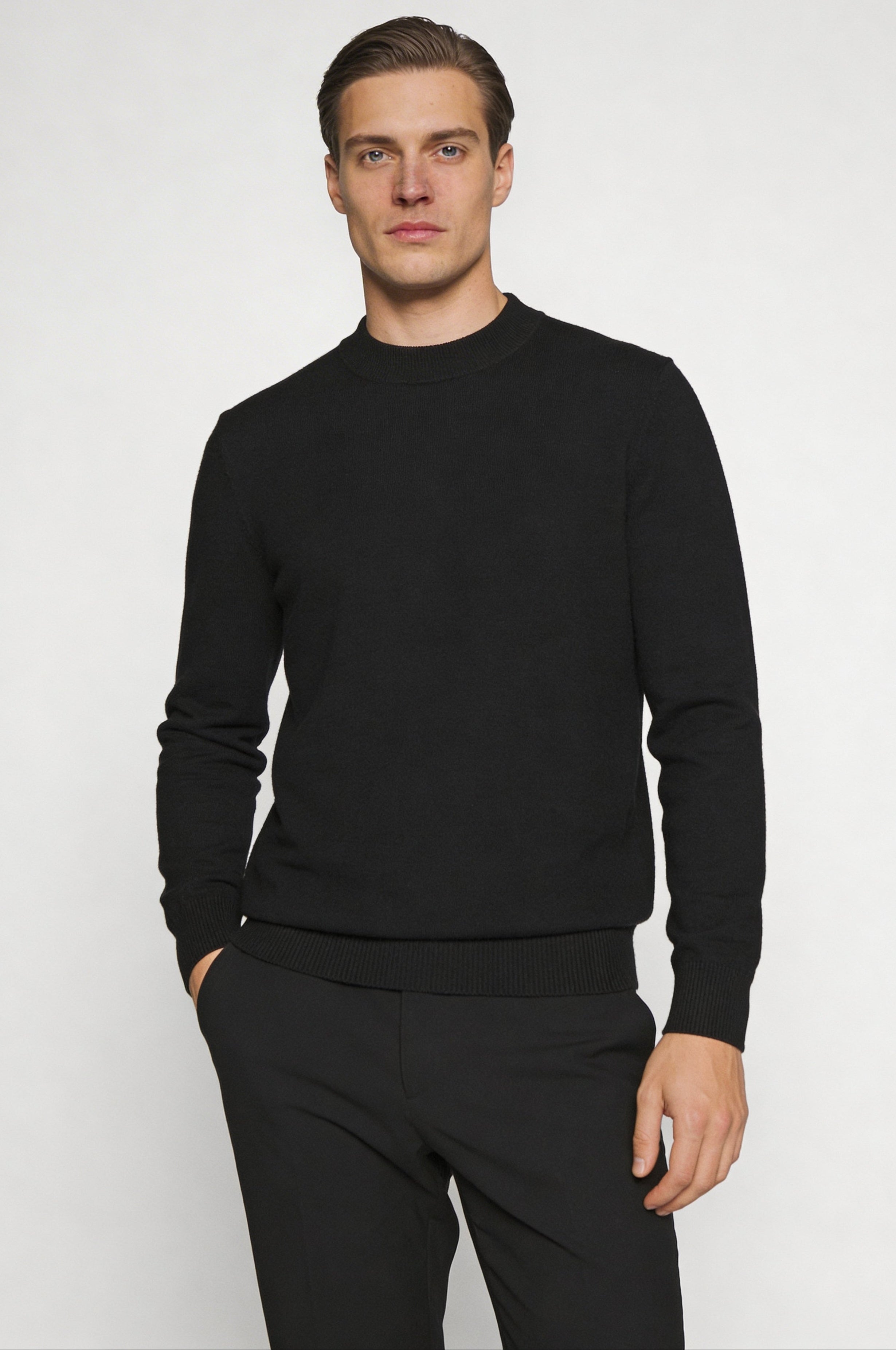 NARETH CREWNECK SWEATER – BLACK
