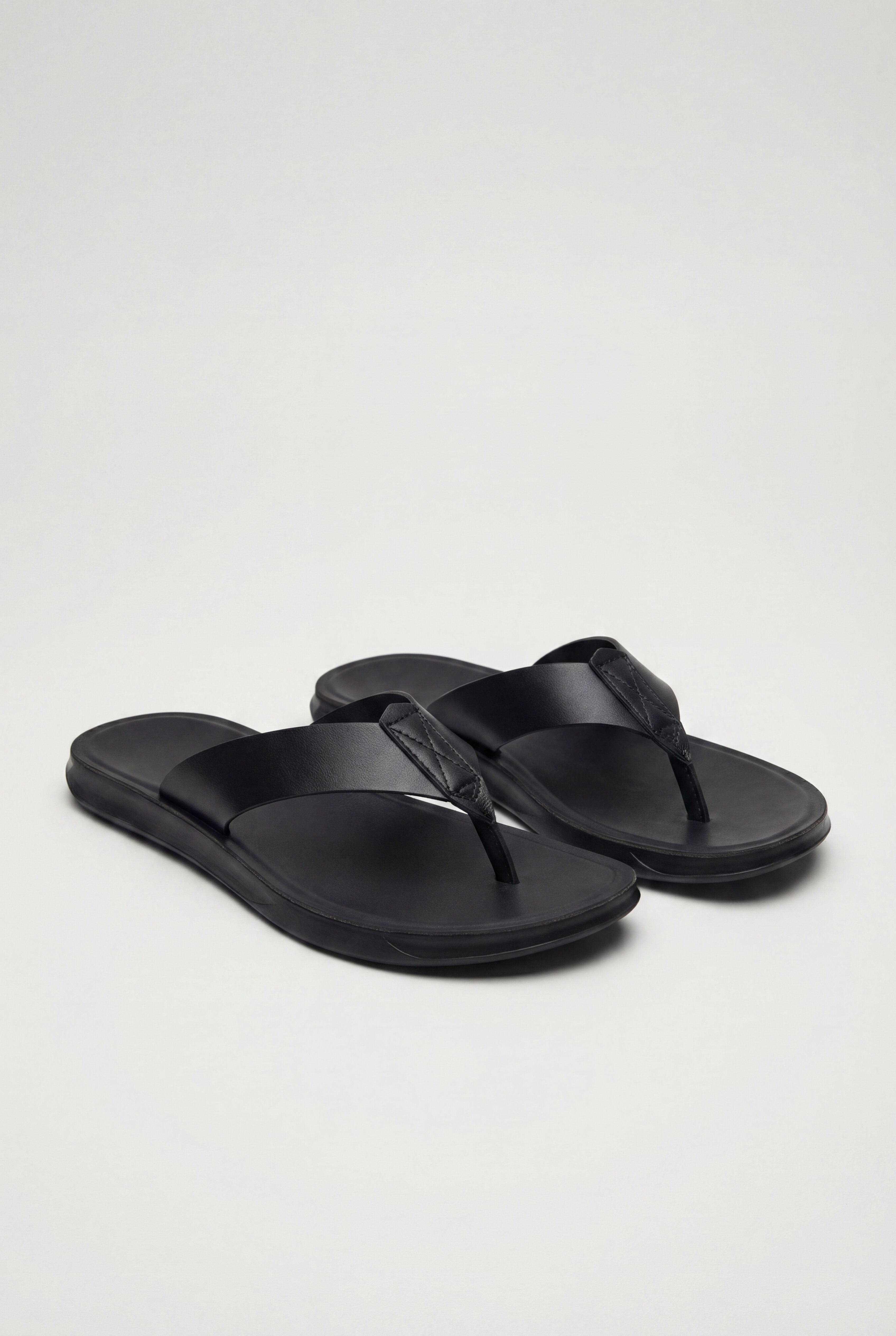 RVAN FLIP FLOPS - BLACK