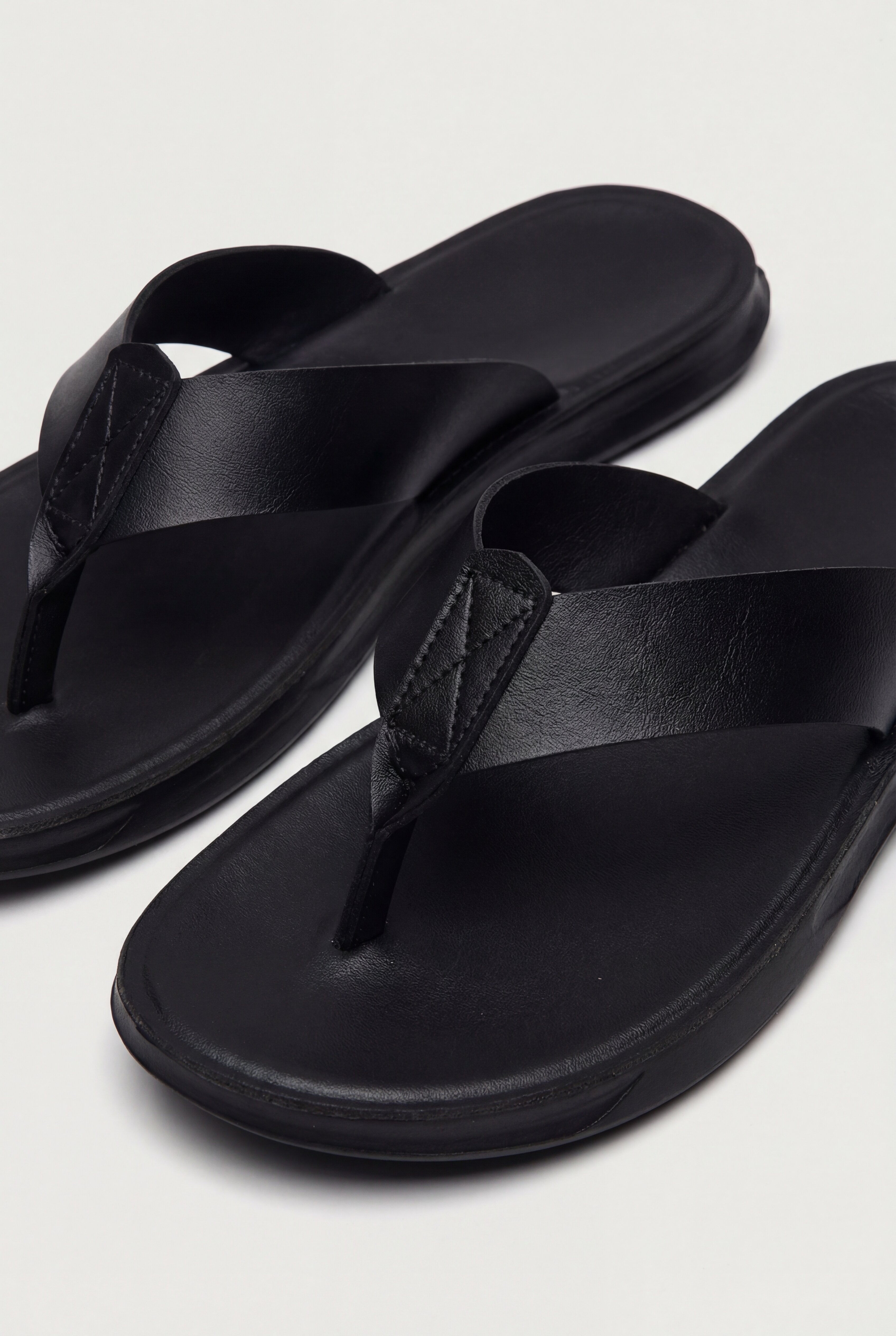 RVAN FLIP FLOPS - BLACK