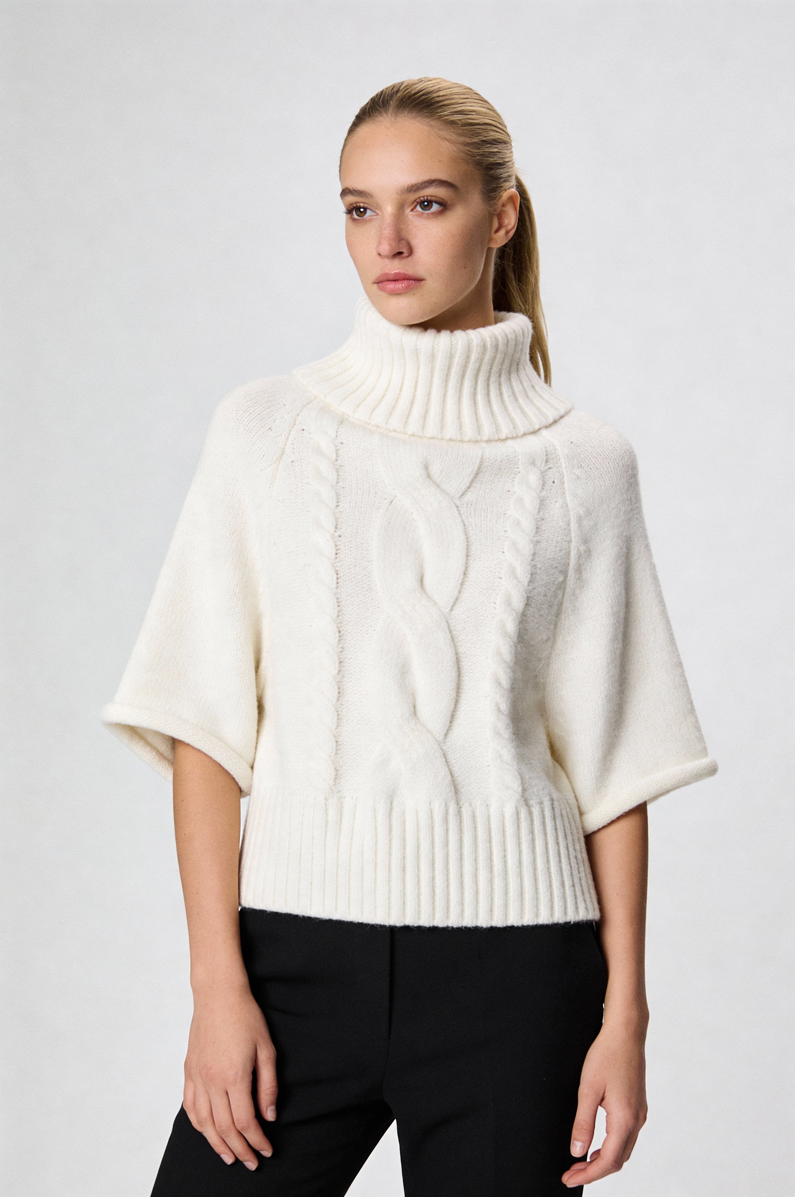 SERIVA CABLE-KNIT SWEATER VEST – WHITE