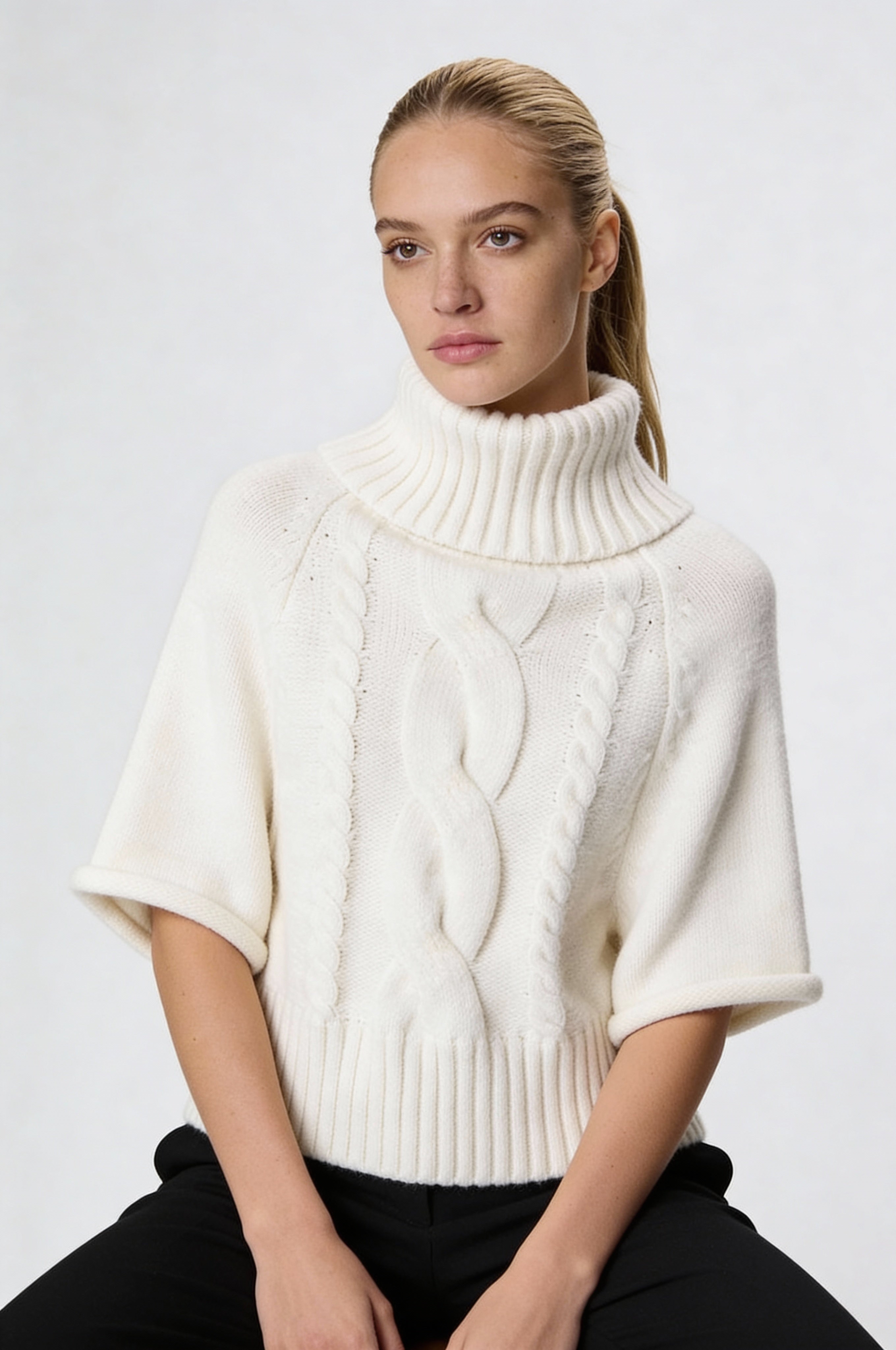 SERIVA CABLE-KNIT SWEATER VEST – WHITE