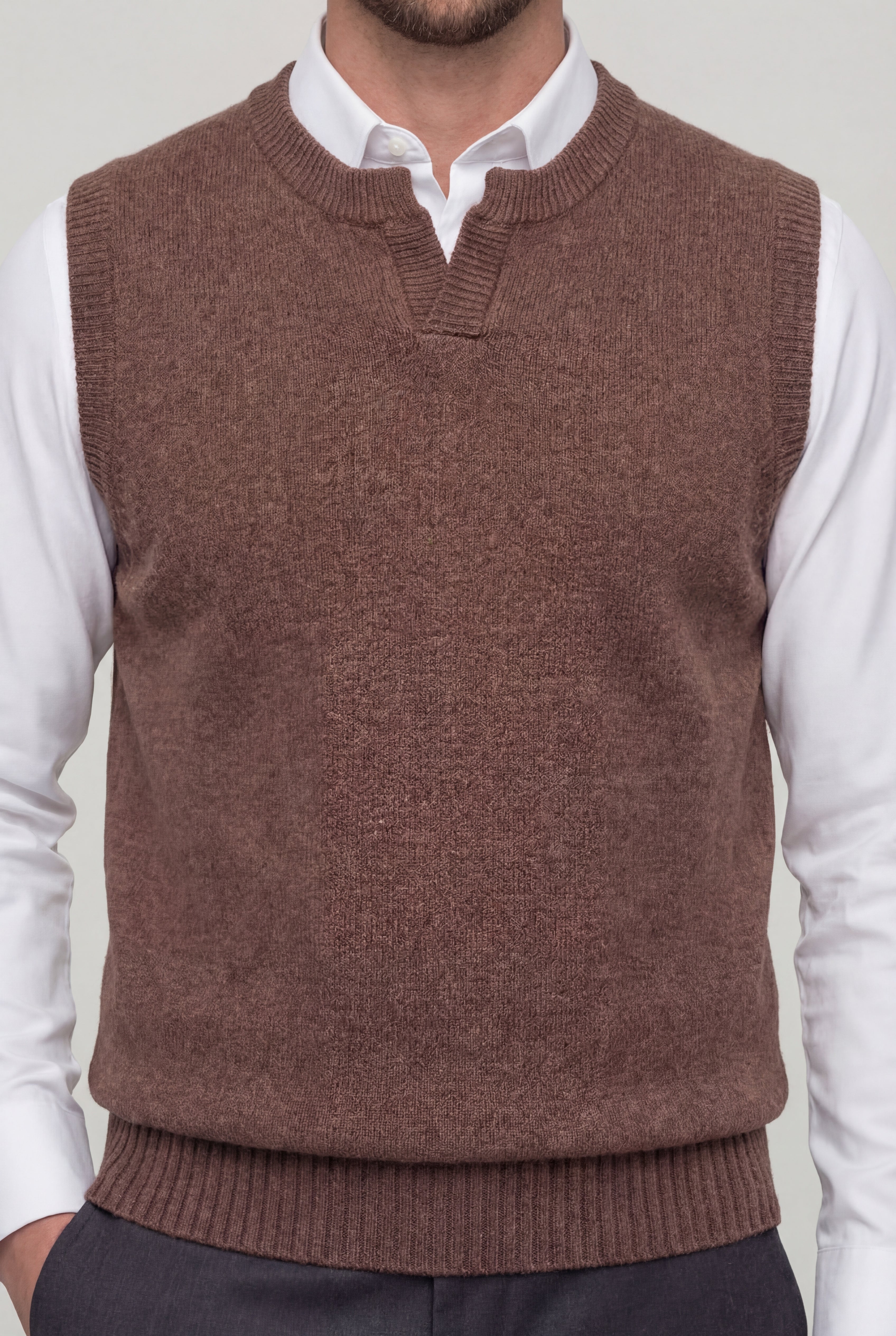 SOLVARO KNIT SWEATER VEST - BROWN