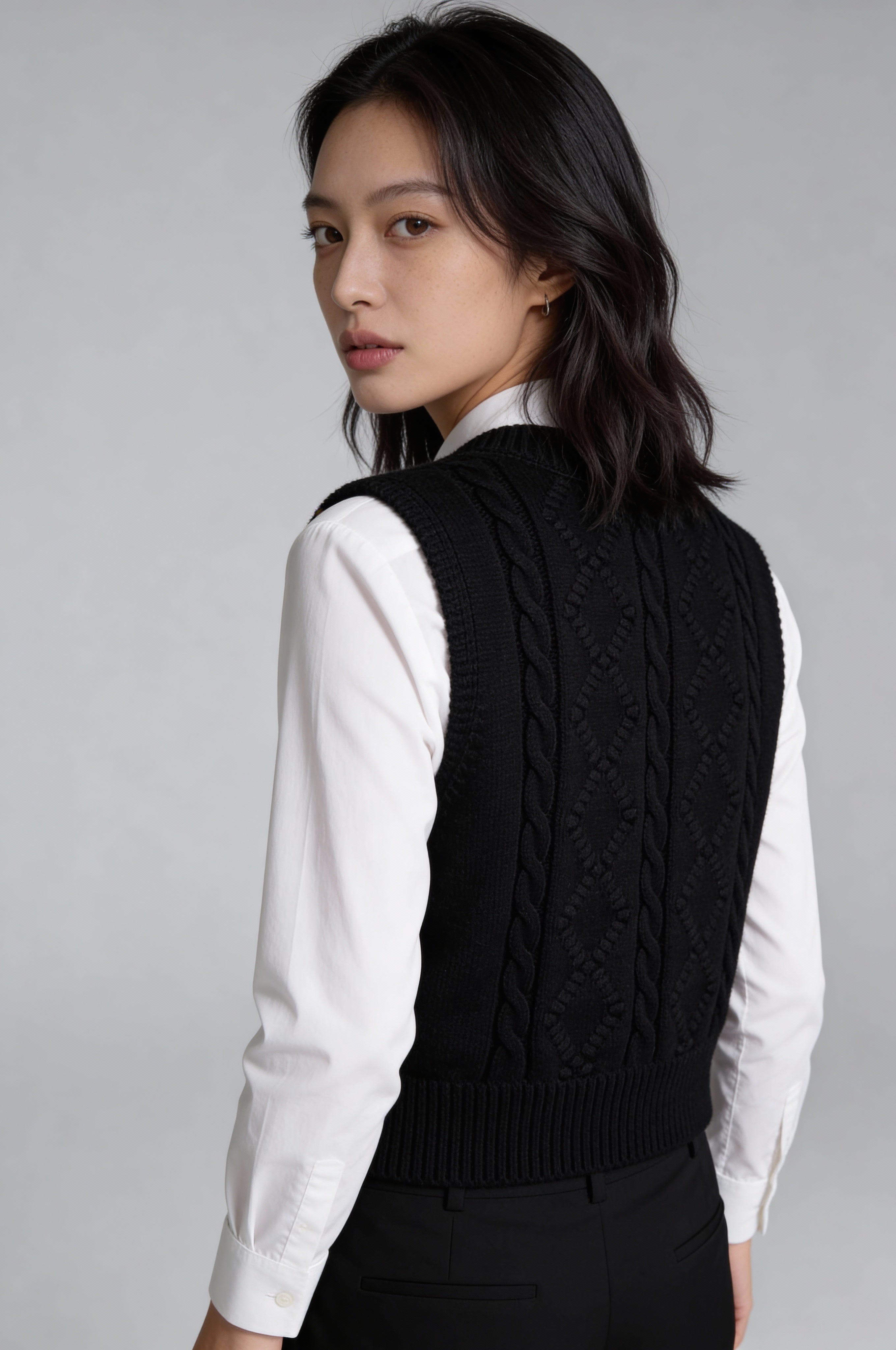 SORENZA CABLE KNIT VEST – BLACK