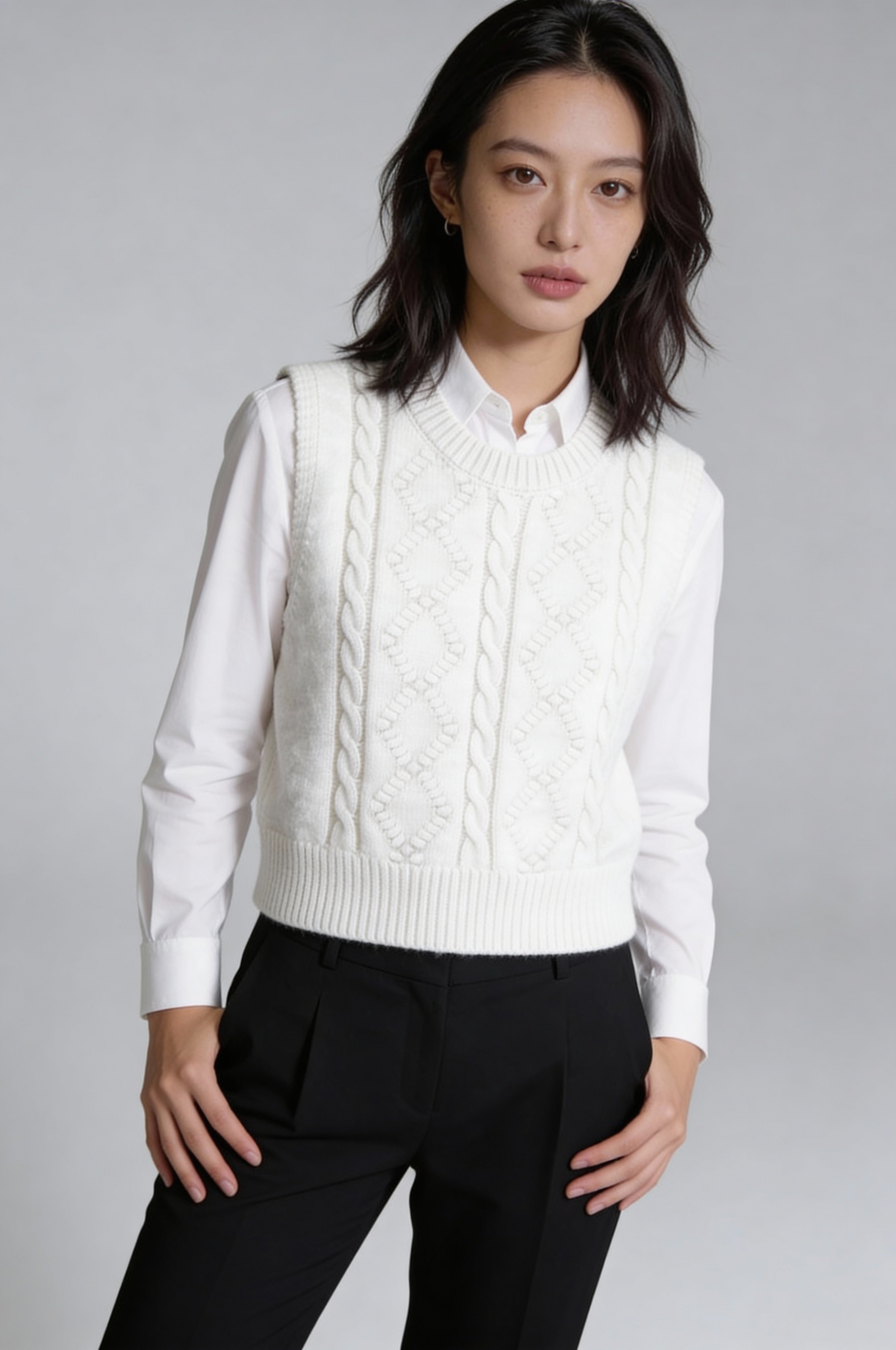 SORENZA CABLE KNIT VEST – WHITE
