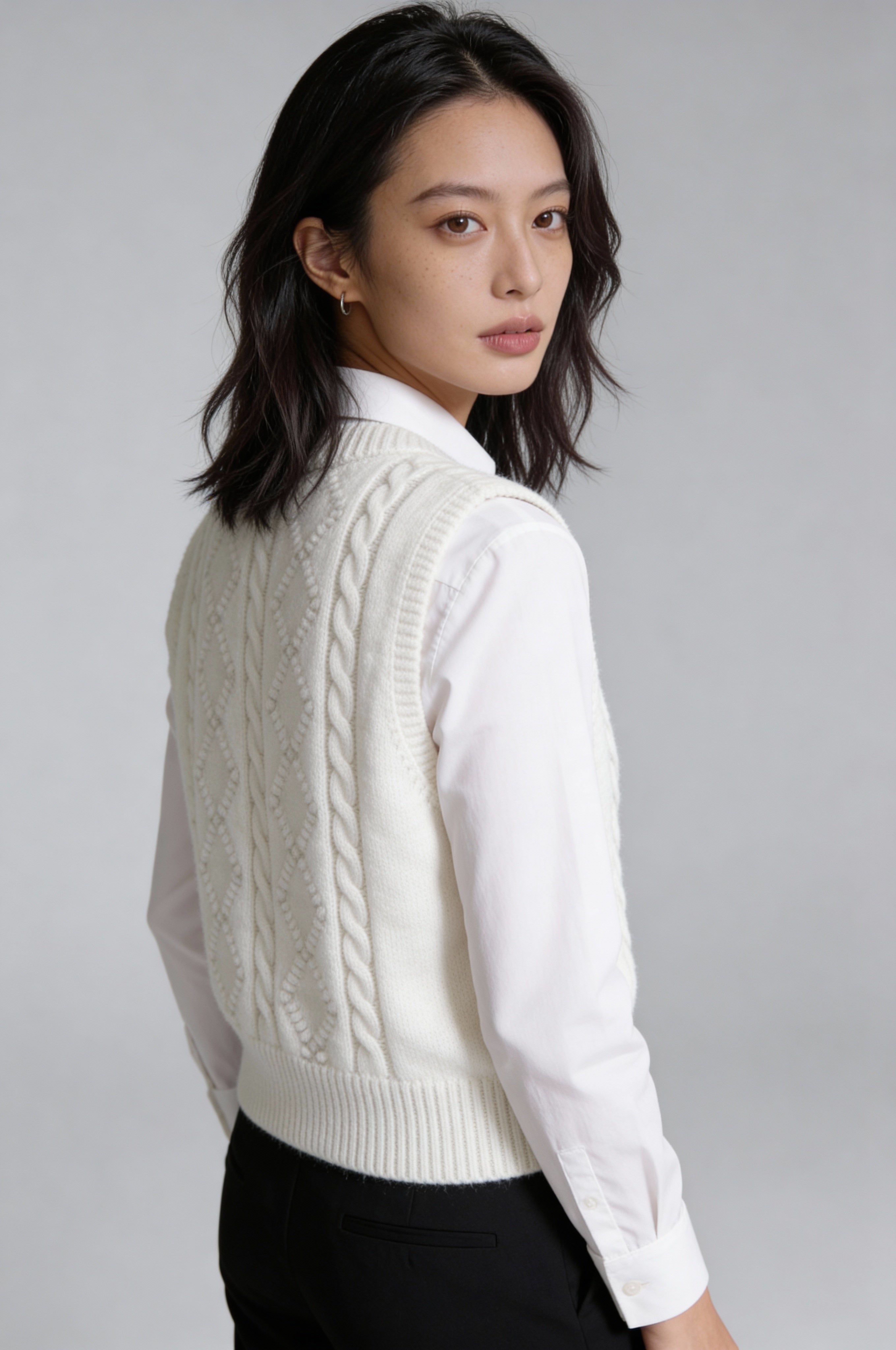 SORENZA CABLE KNIT VEST – WHITE