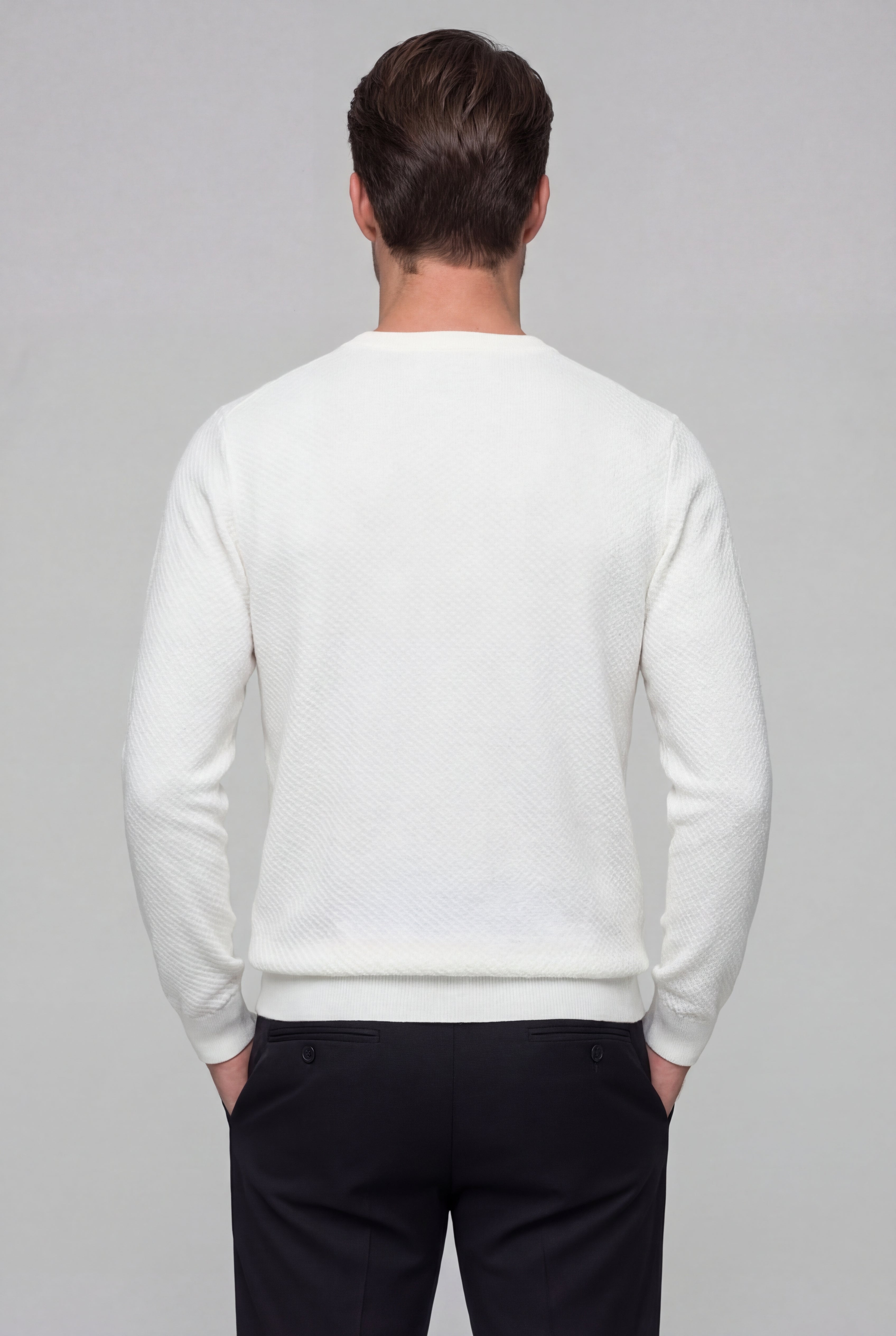 VALTRION TEXTURED KNIT SWEATER – WHITE