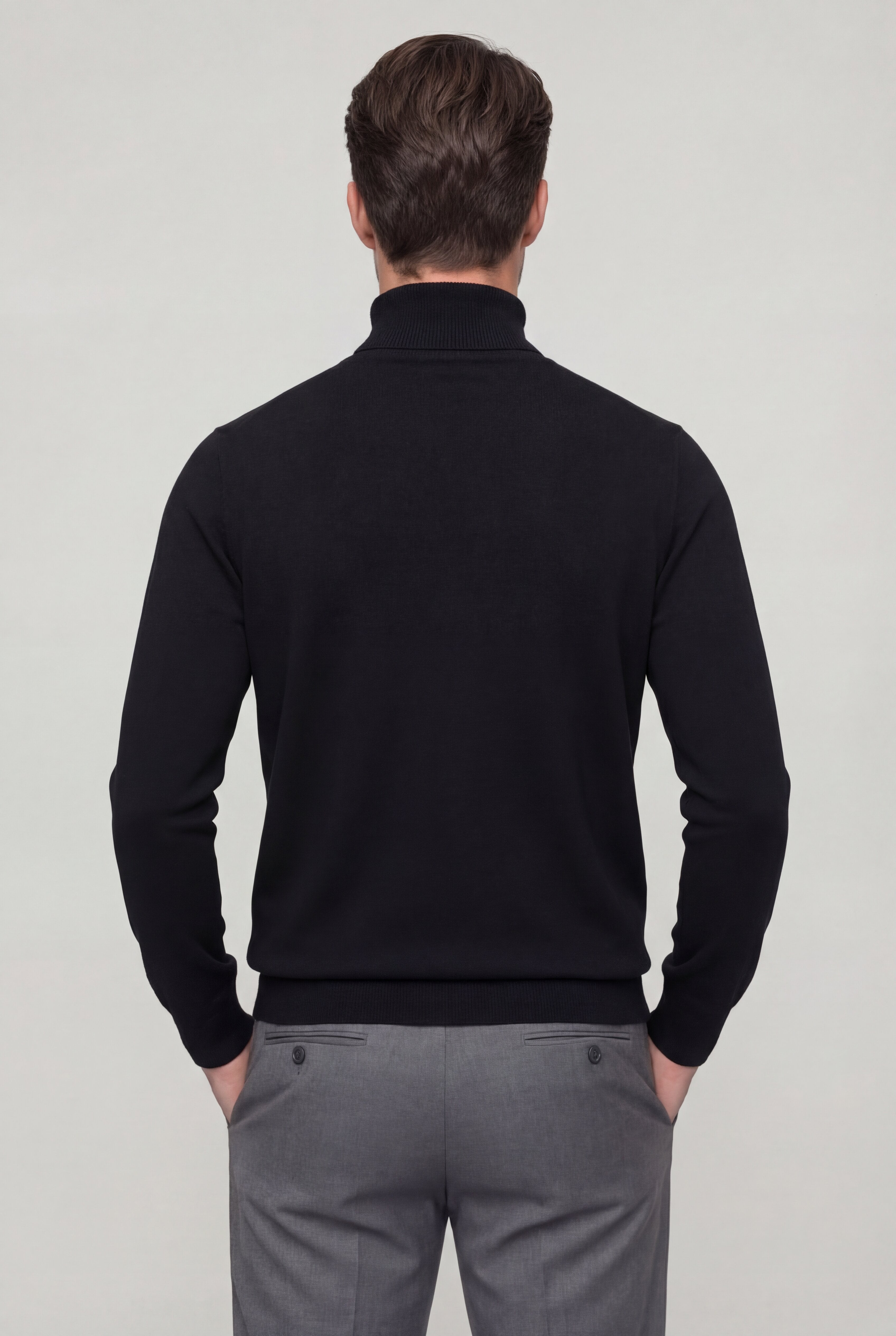 ELVAREN TURTLENECK SWEATER – BLACK