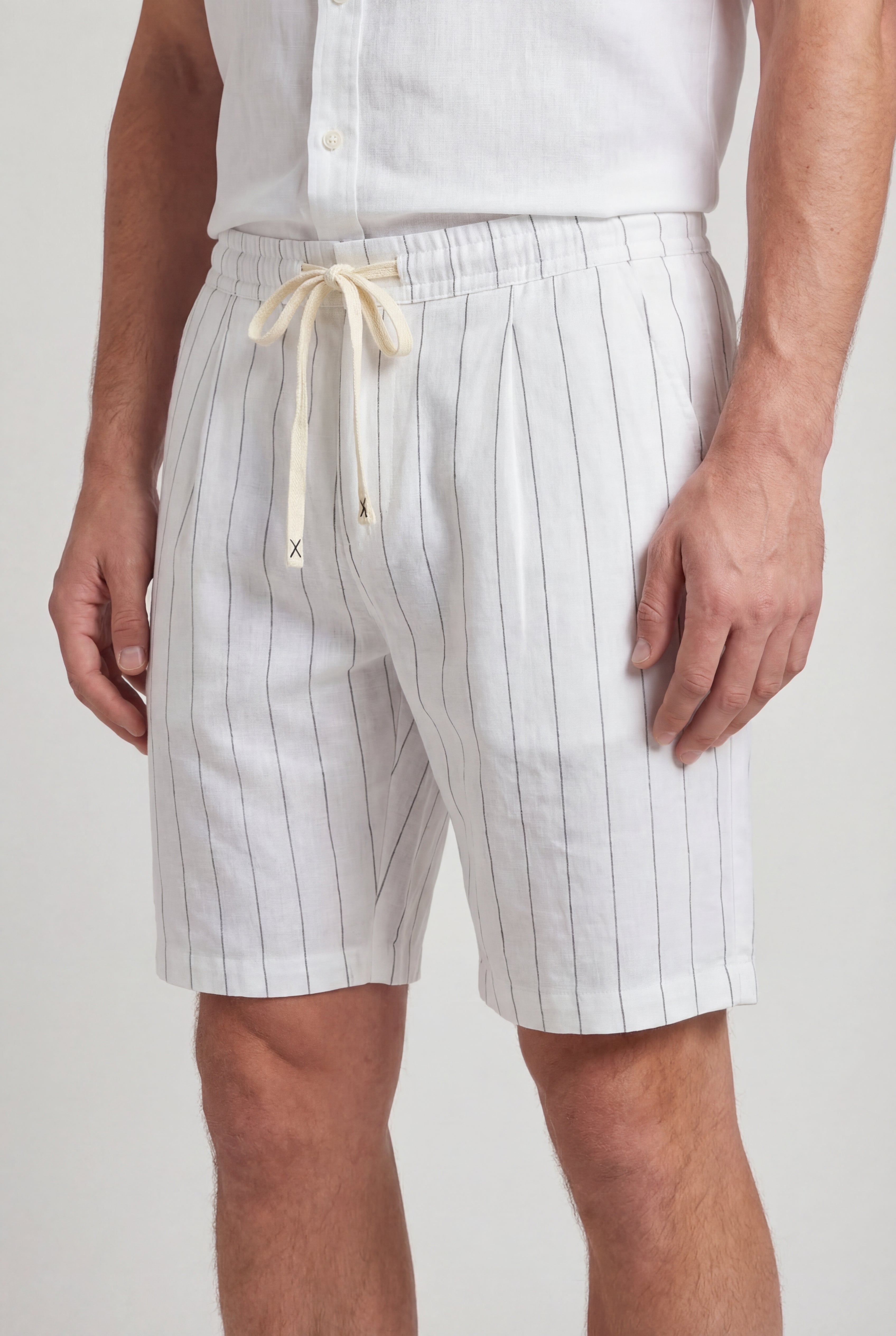 CALVAREL STRIPED LINEN SHORTS – WHITE
