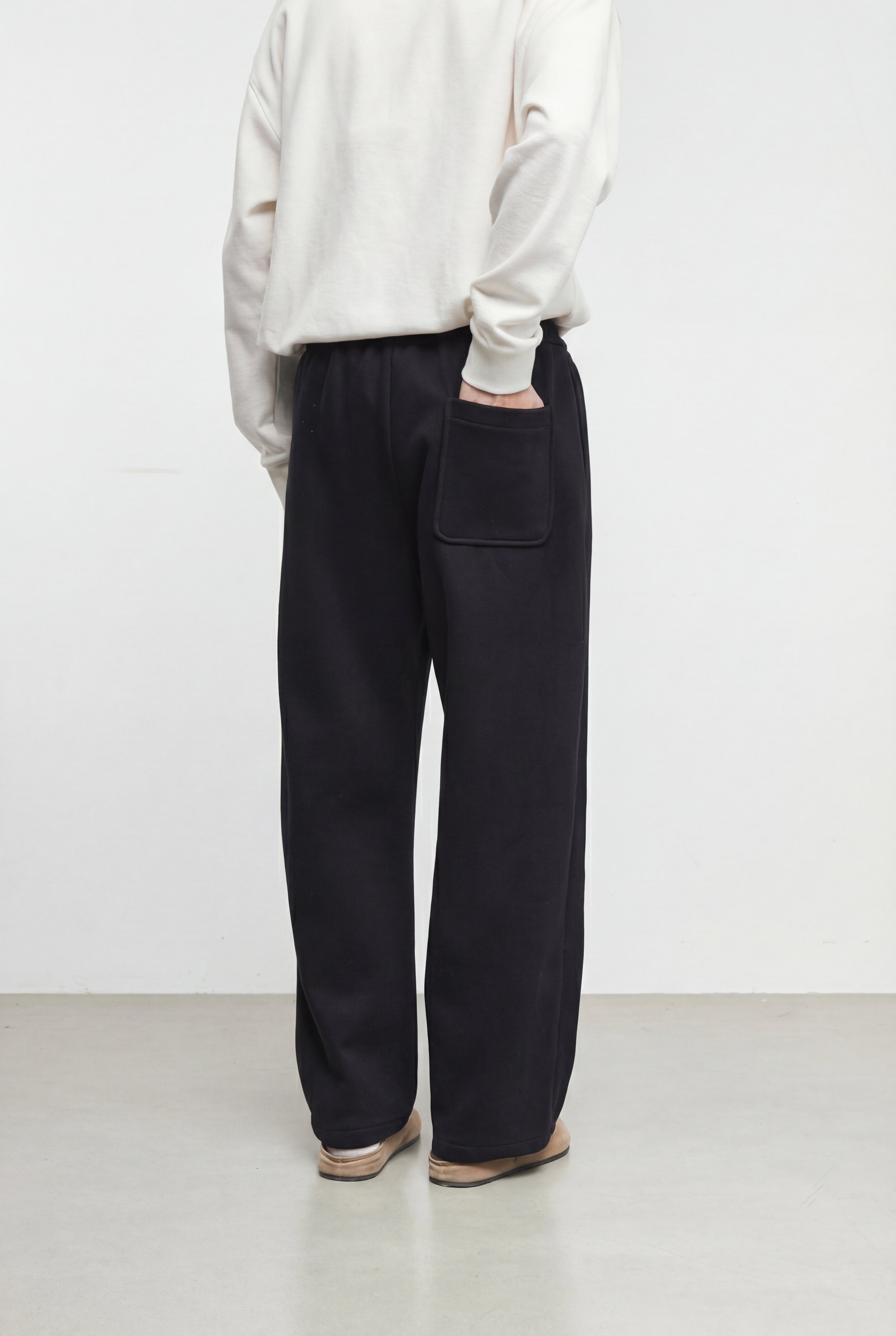 VALTHERO FLEECE SWEATPANTS – BLACK