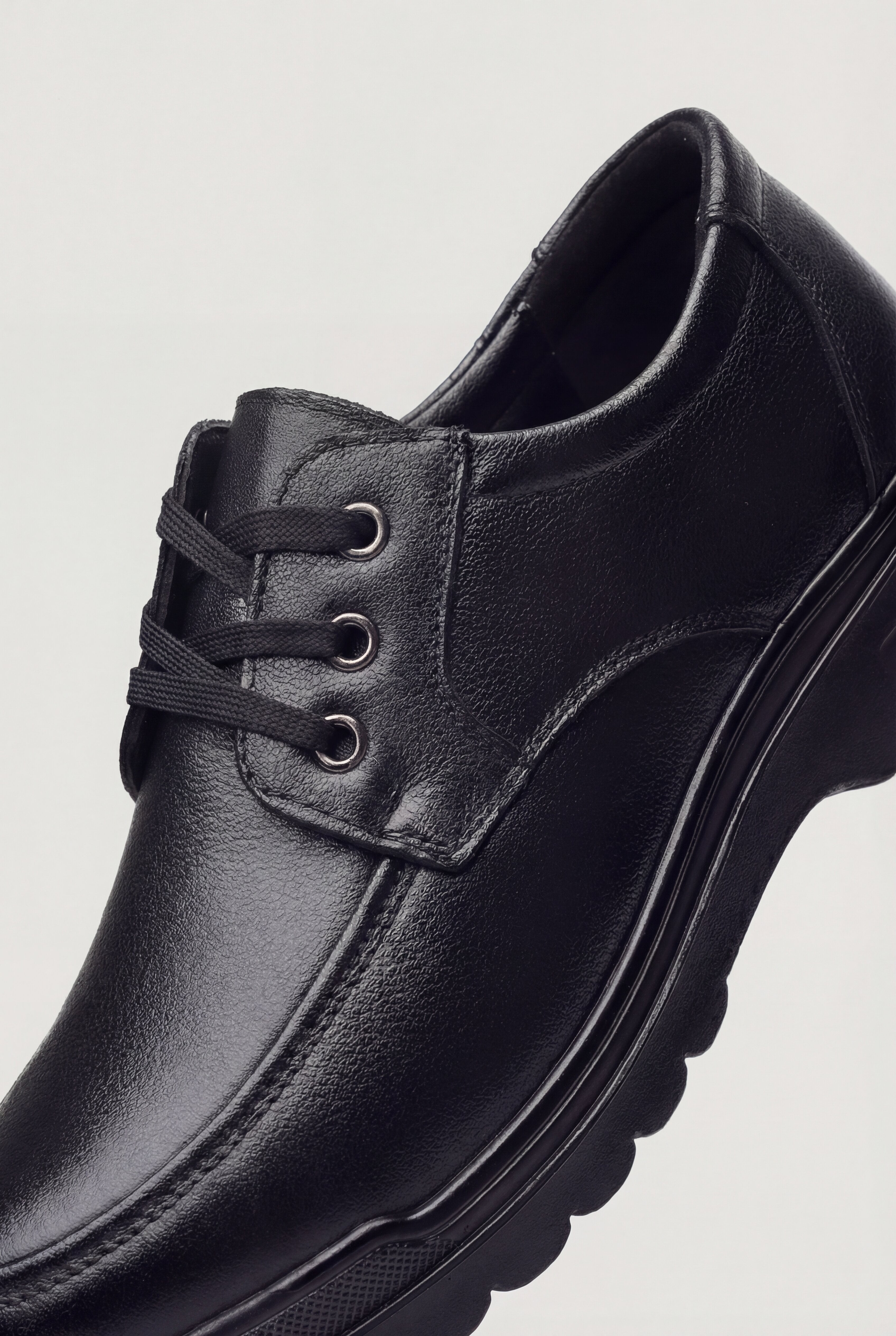 DORVANO LEATHER LACE-UP SHOES – BLACK