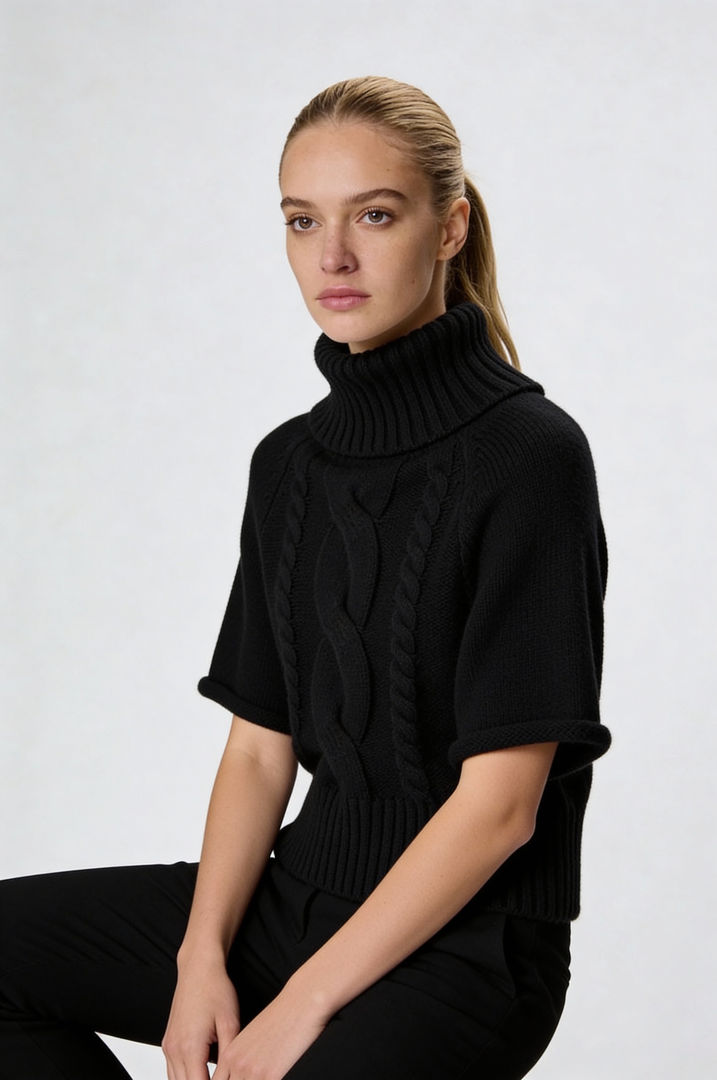 SERIVA CABLE-KNIT SWEATER VEST – BLACK