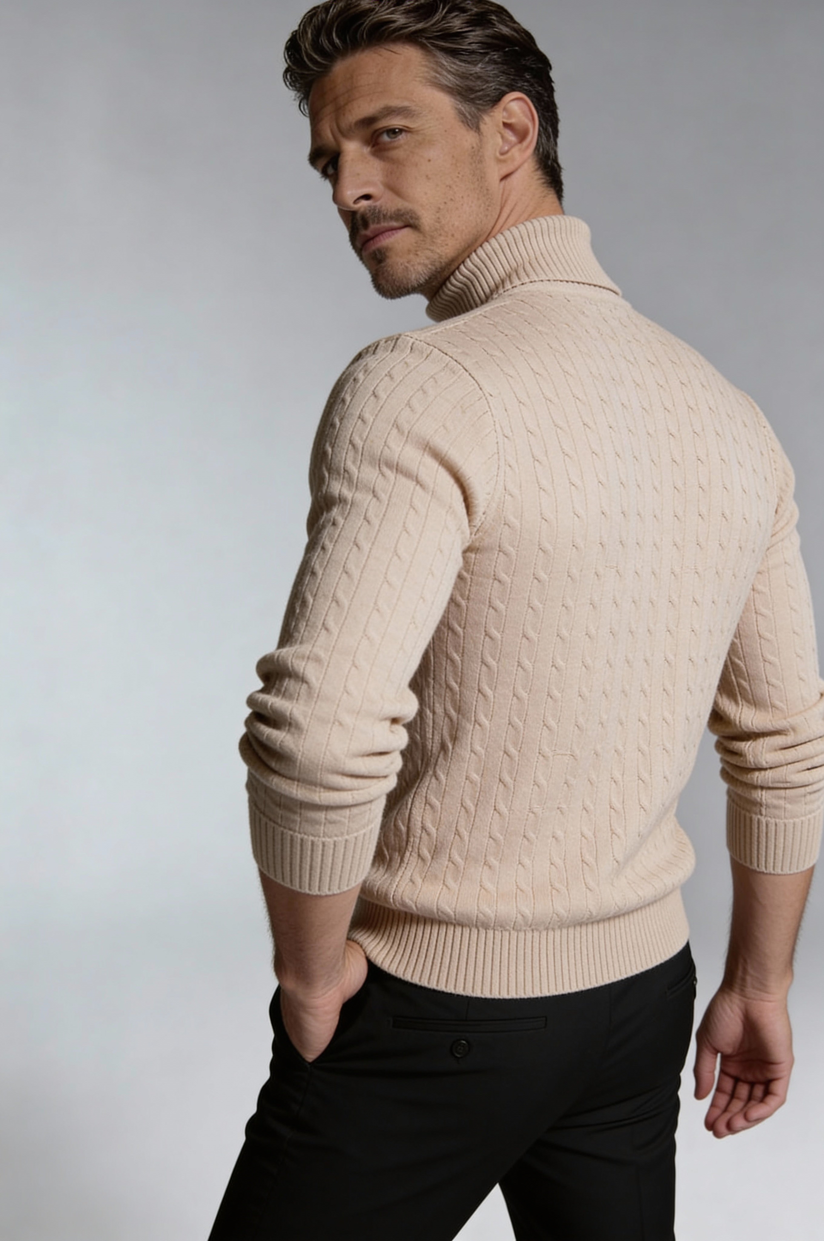 NORELLI CABLE TURTLENECK – BEIGE