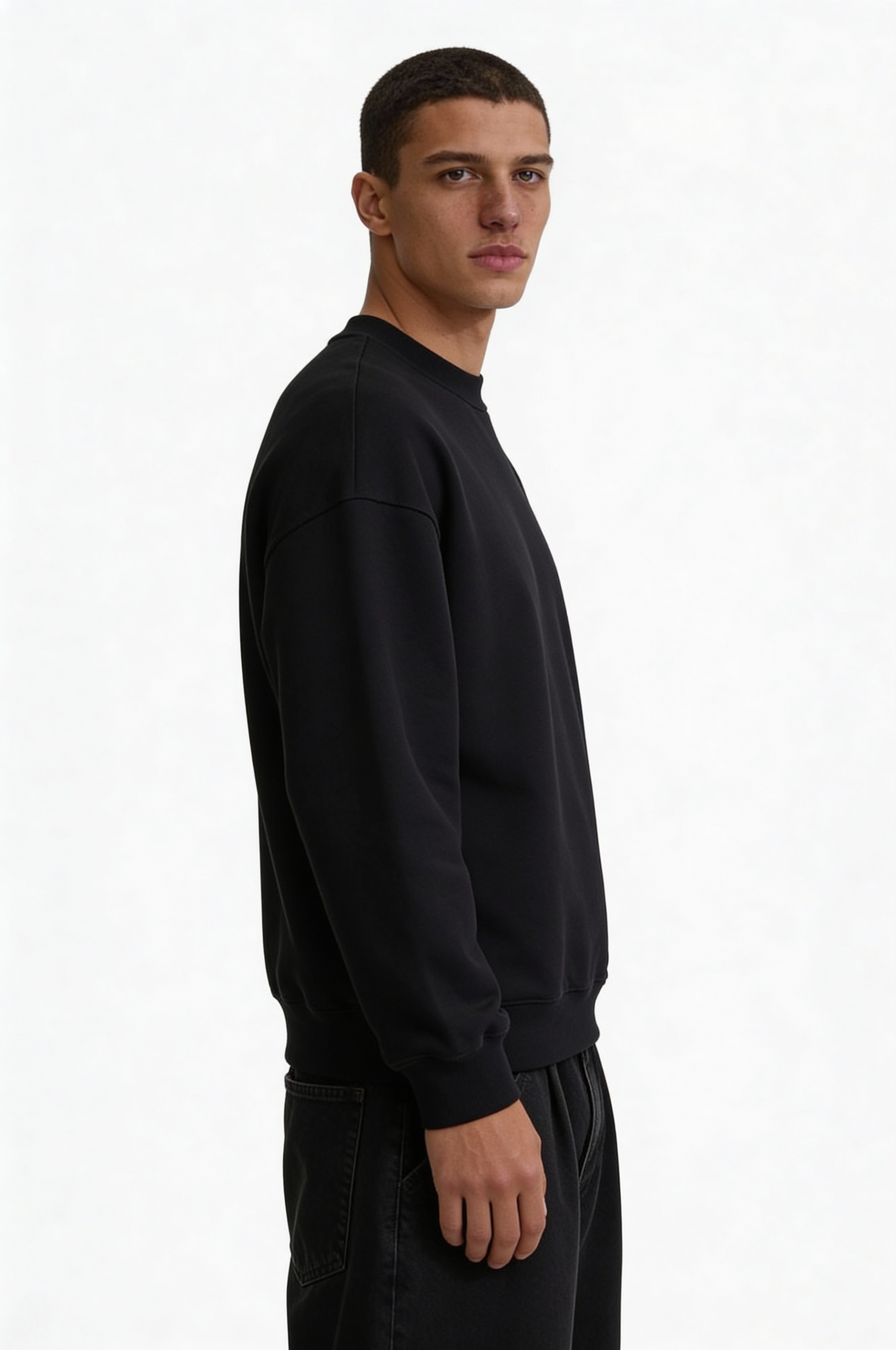 CALDERON CLASSIC SWEATER – BLACK