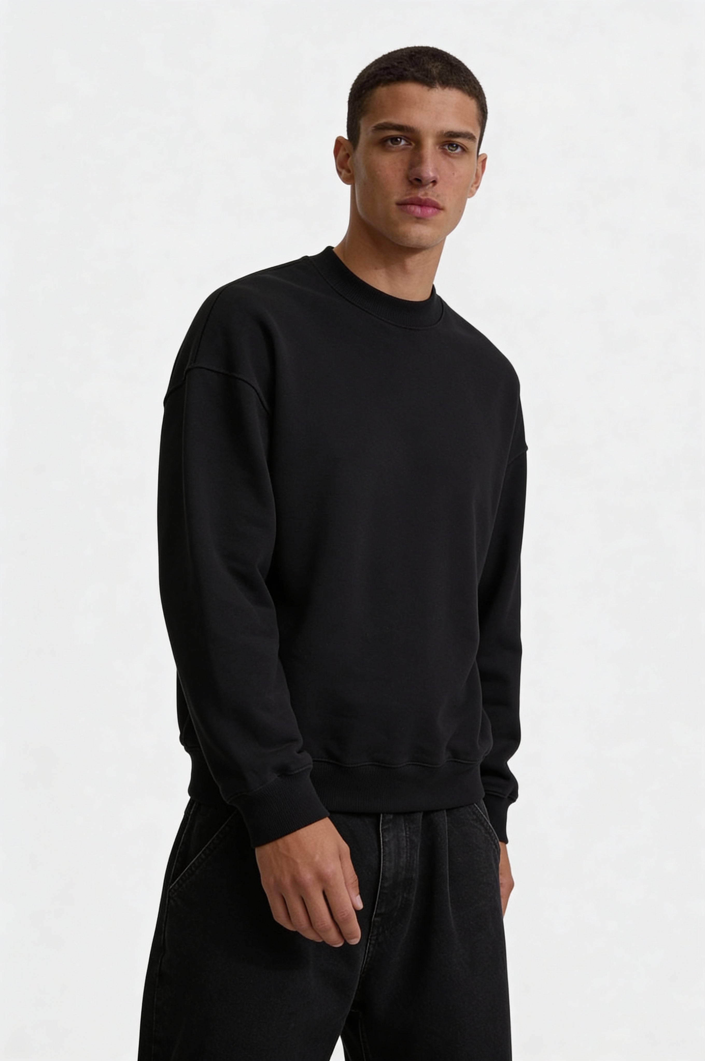 CALDERON CLASSIC SWEATER – BLACK