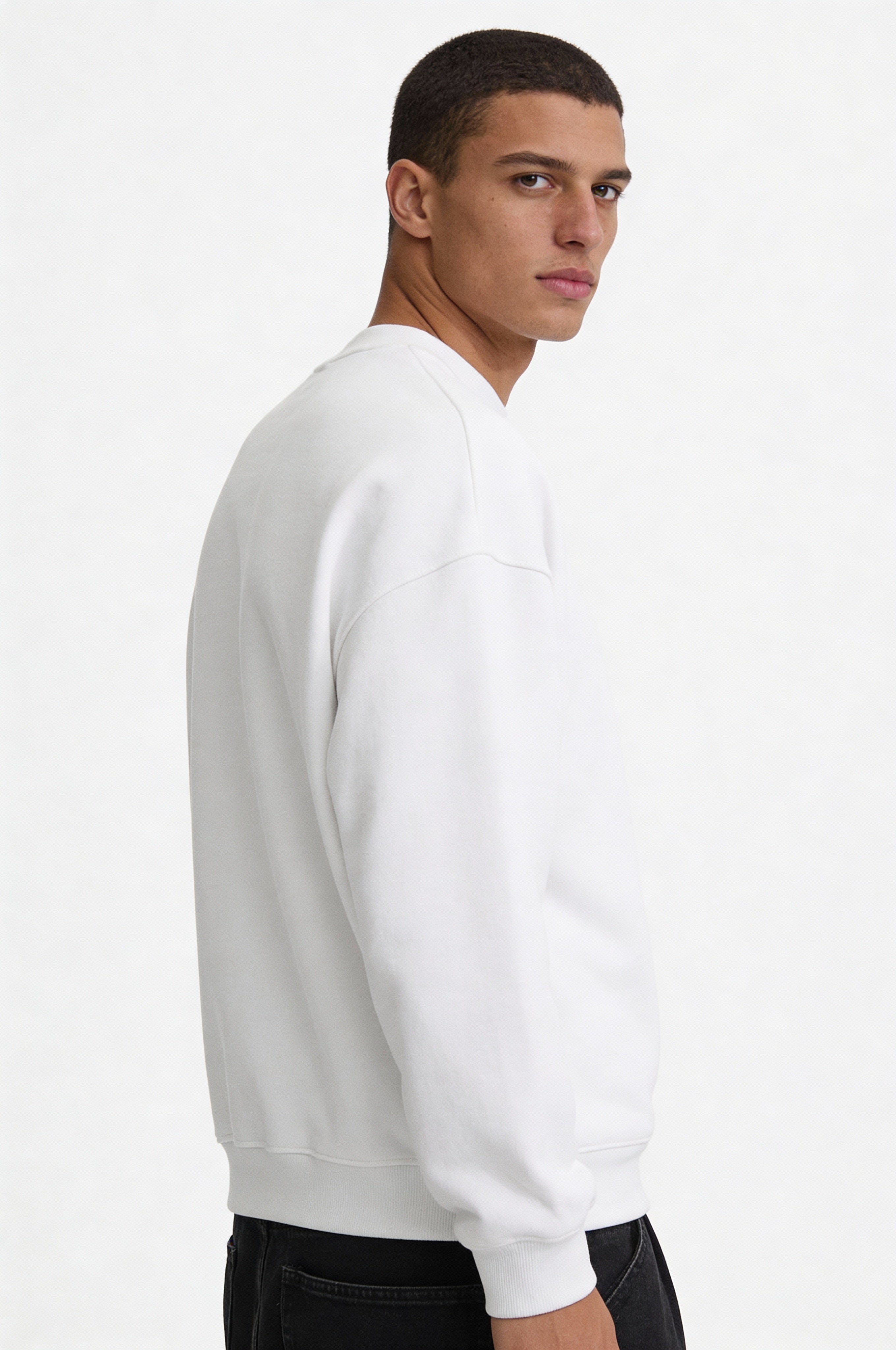 CALDERON CLASSIC SWEATER – WHITE