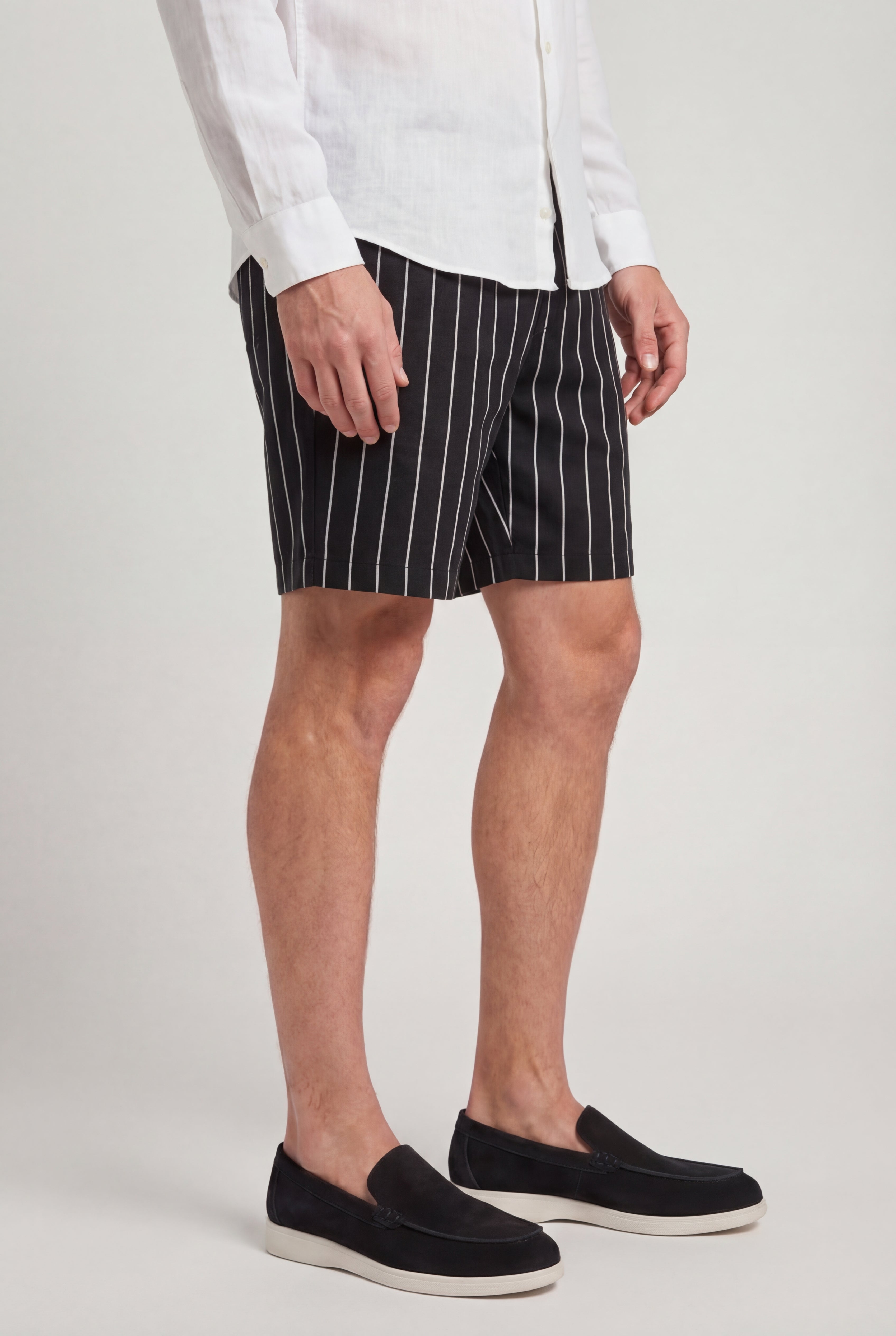 CALVAREL STRIPED LINEN SHORTS – BLACK