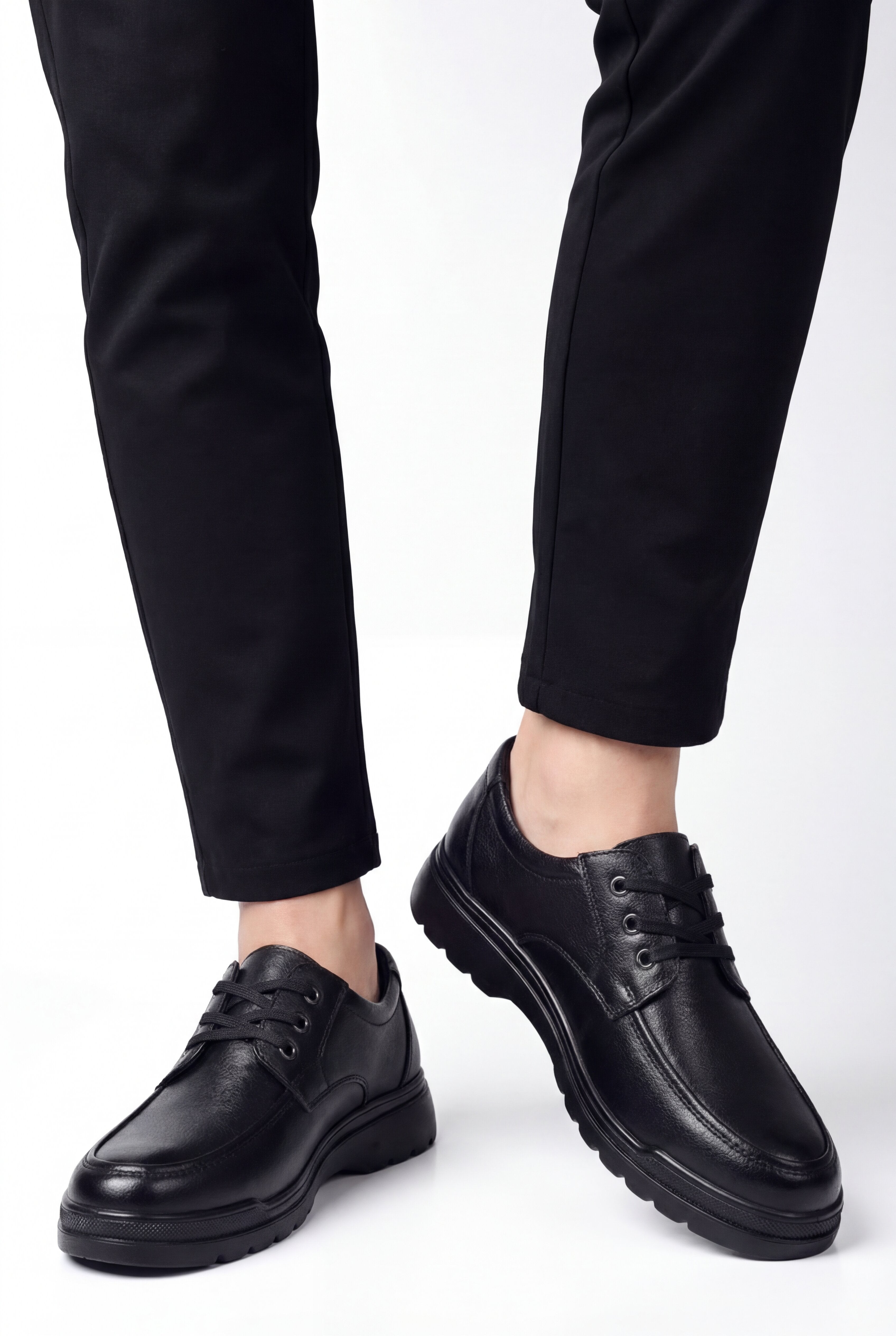 DORVANO LEATHER LACE-UP SHOES – BLACK