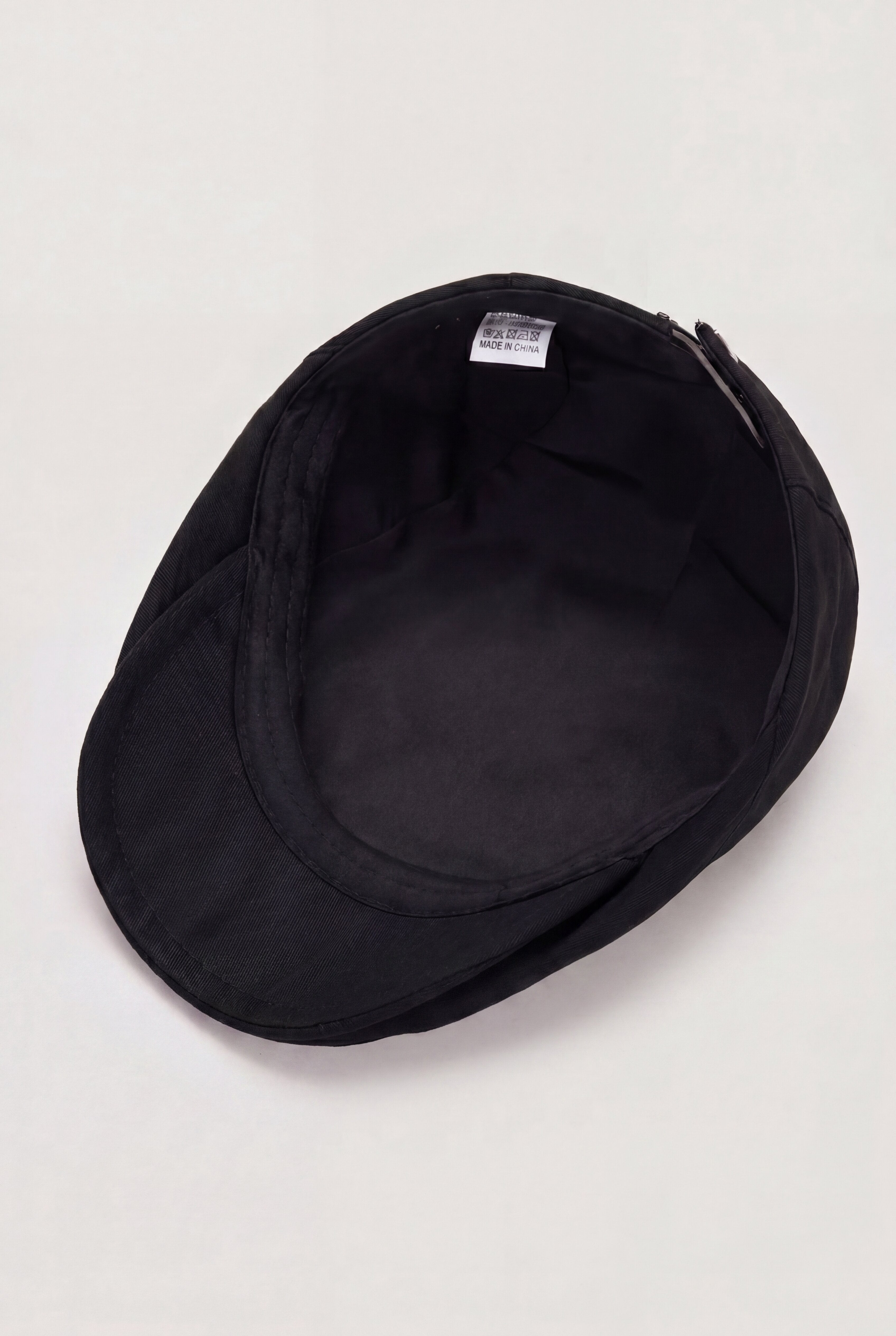 ELVANE FLAT CAP - BLACK