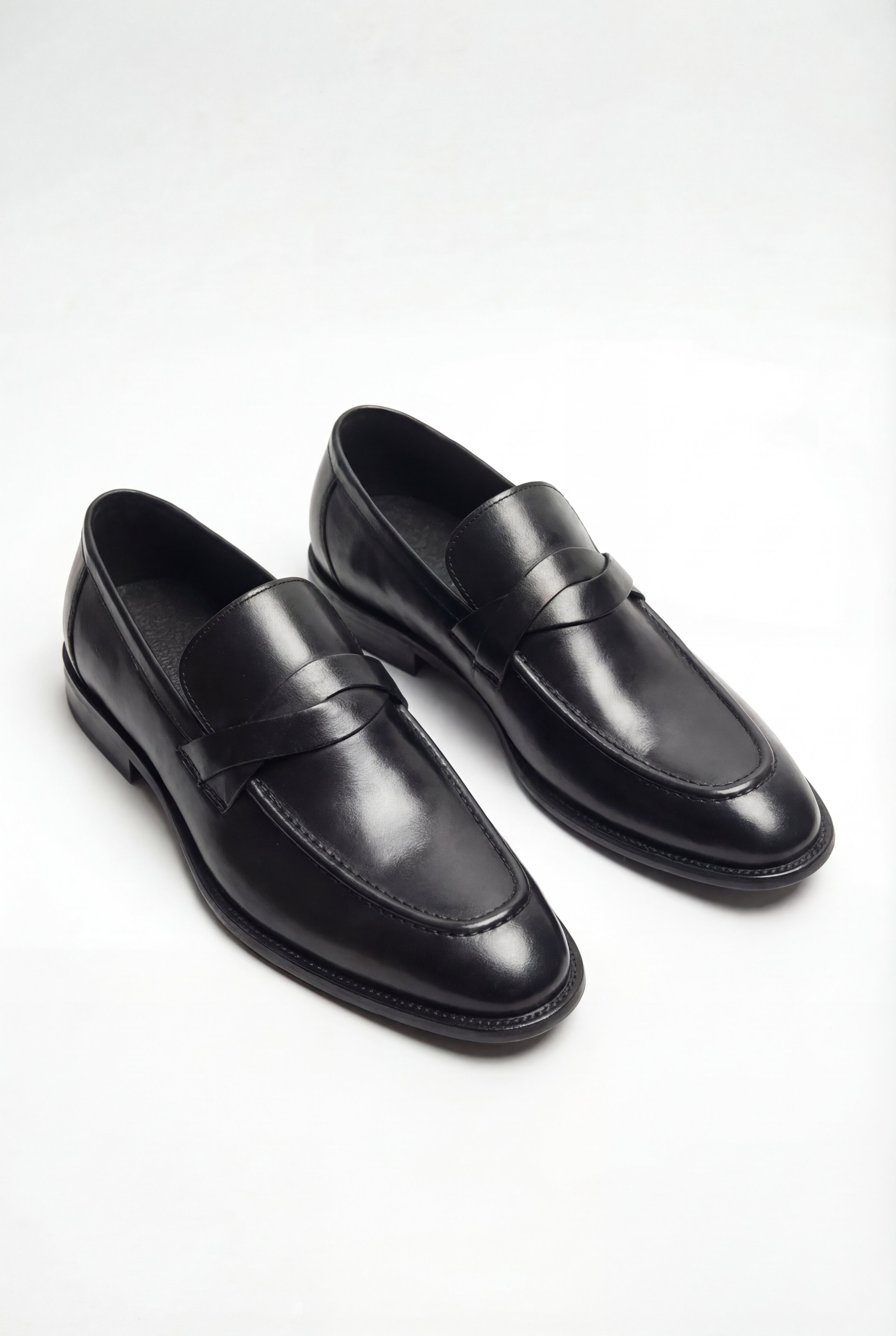 ELVANI SLIP-ON LOAFERS – BLACK