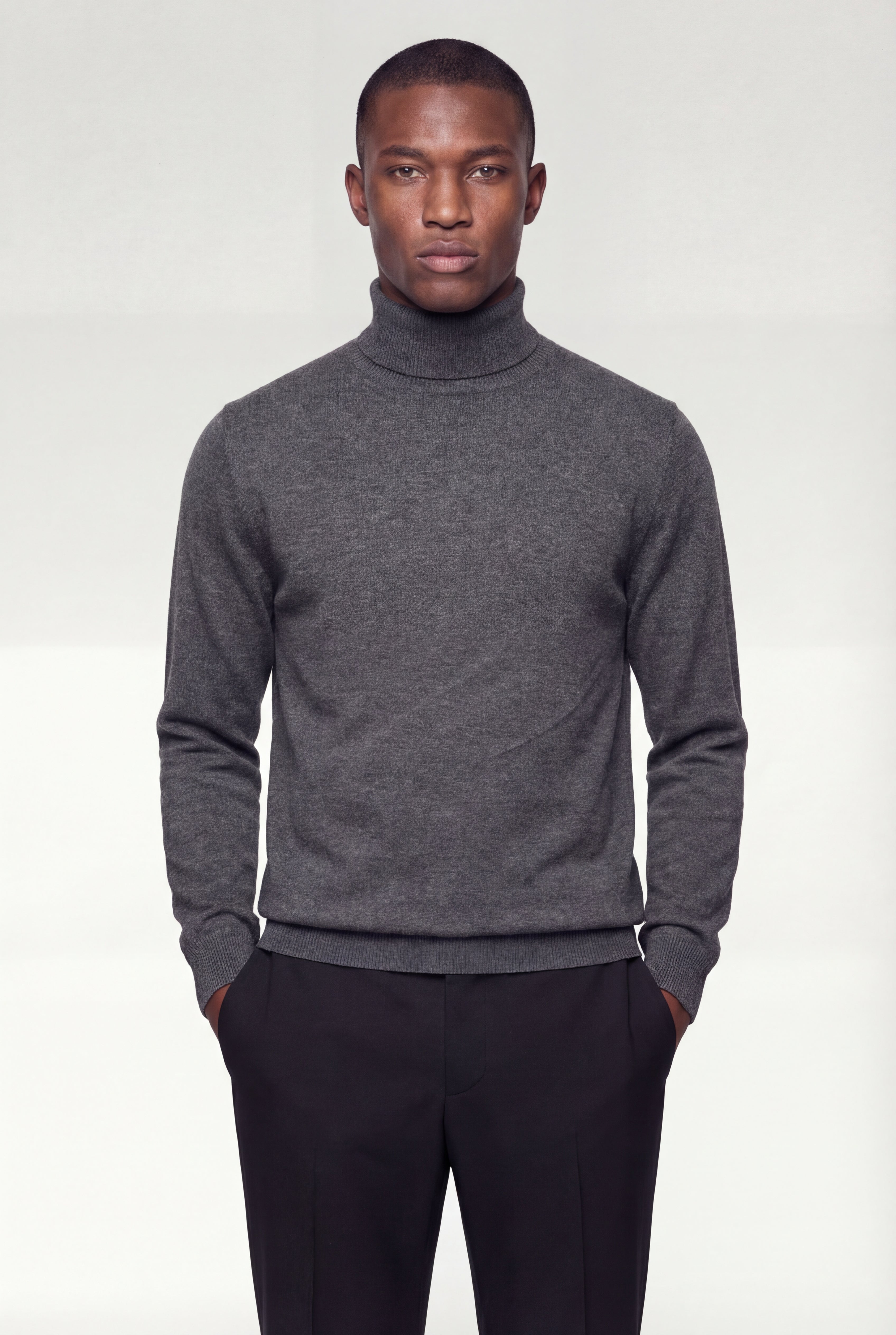 ELVAREN TURTLENECK SWEATER – DARK GRAY