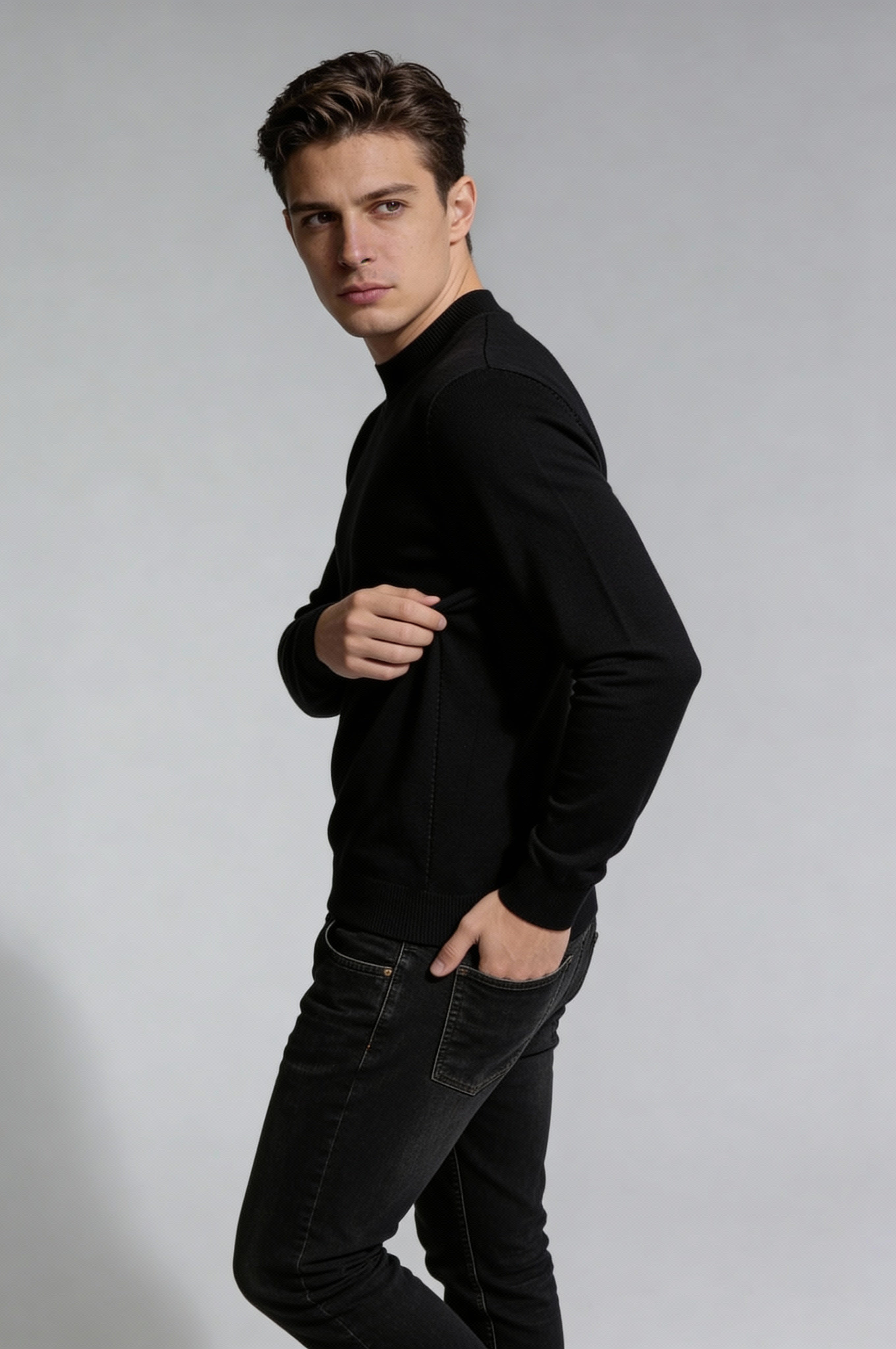 NARETH CREWNECK SWEATER – BLACK