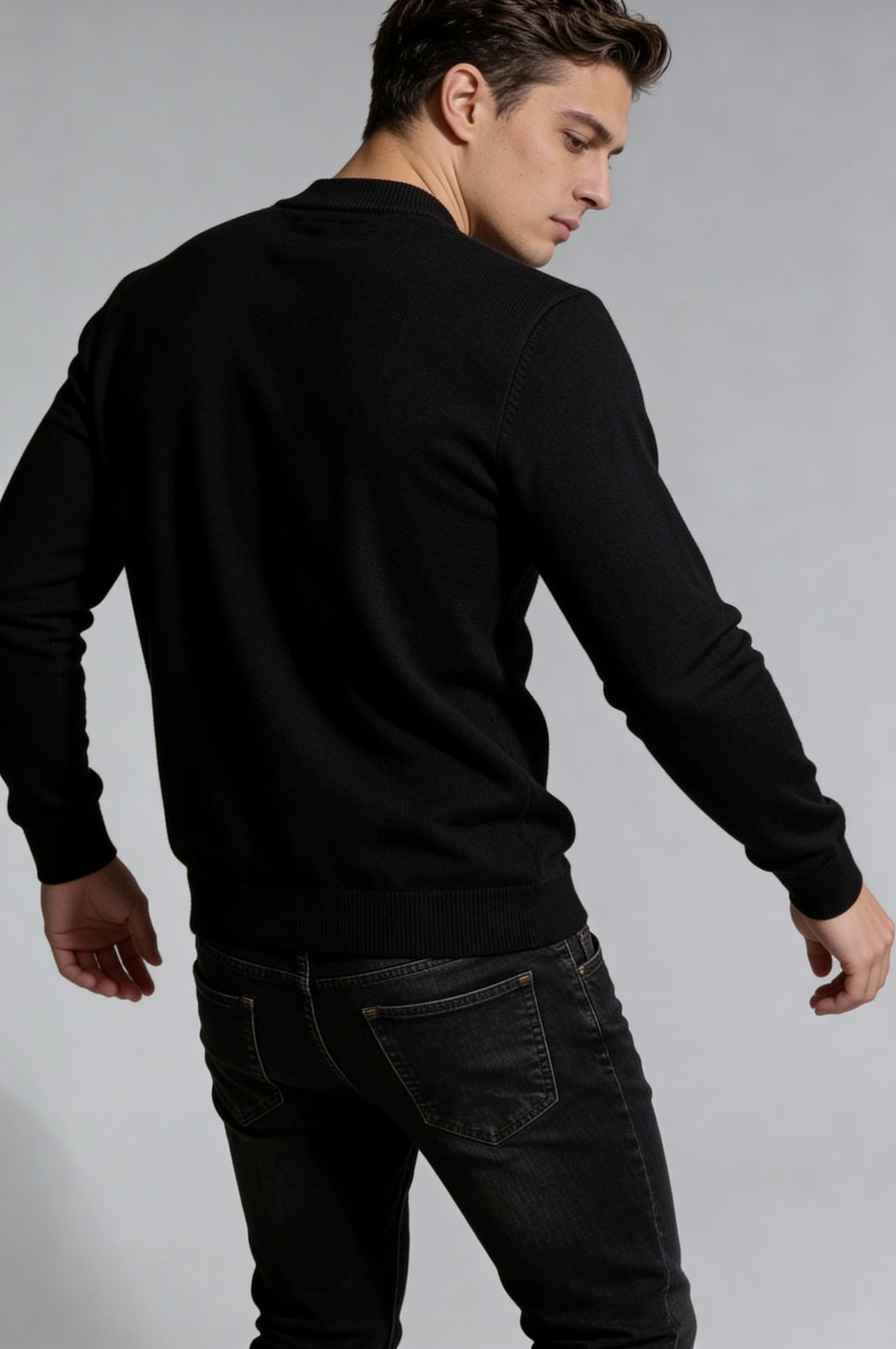 NARETH CREWNECK SWEATER – BLACK