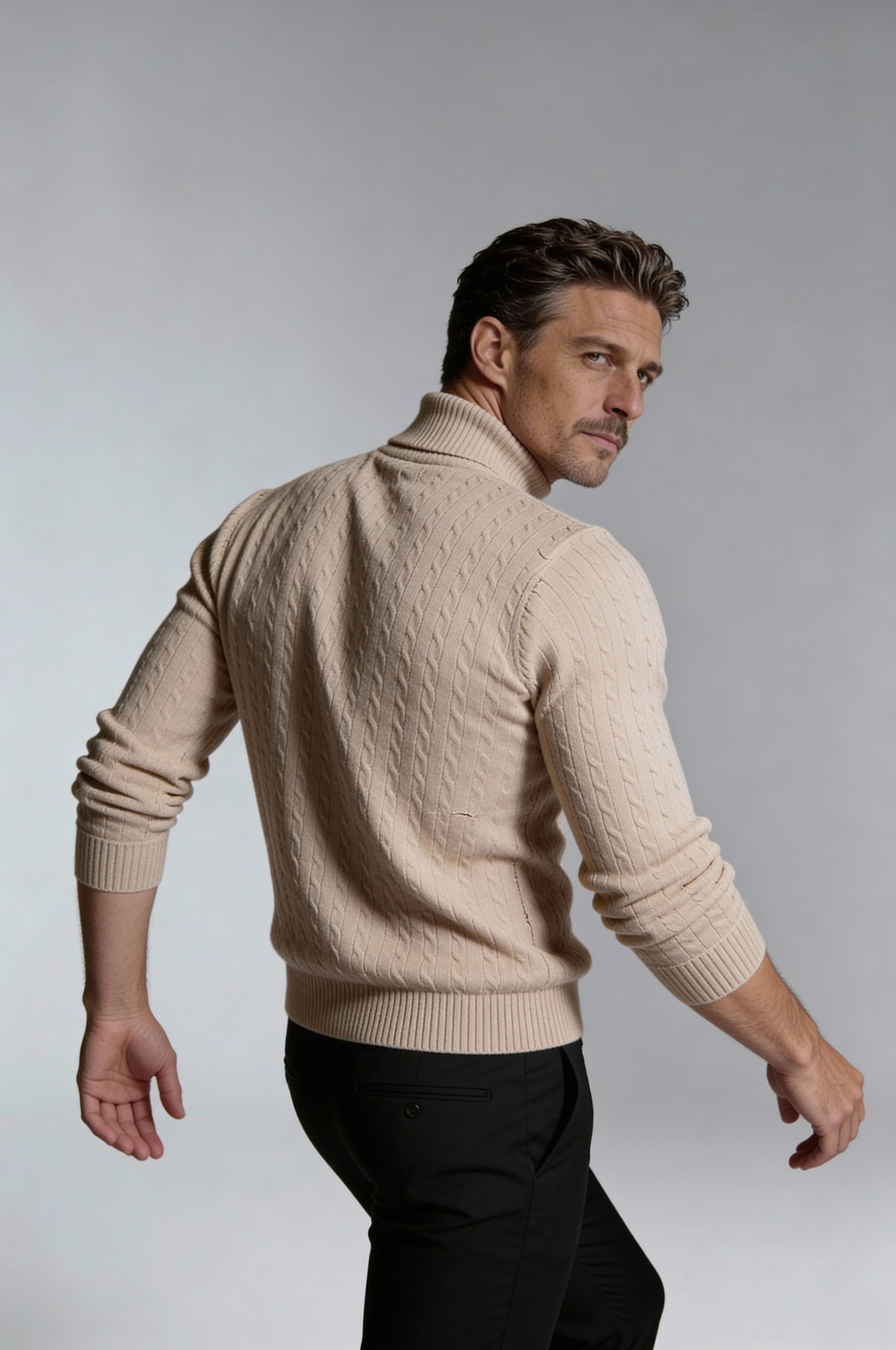 NORELLI CABLE TURTLENECK – BEIGE