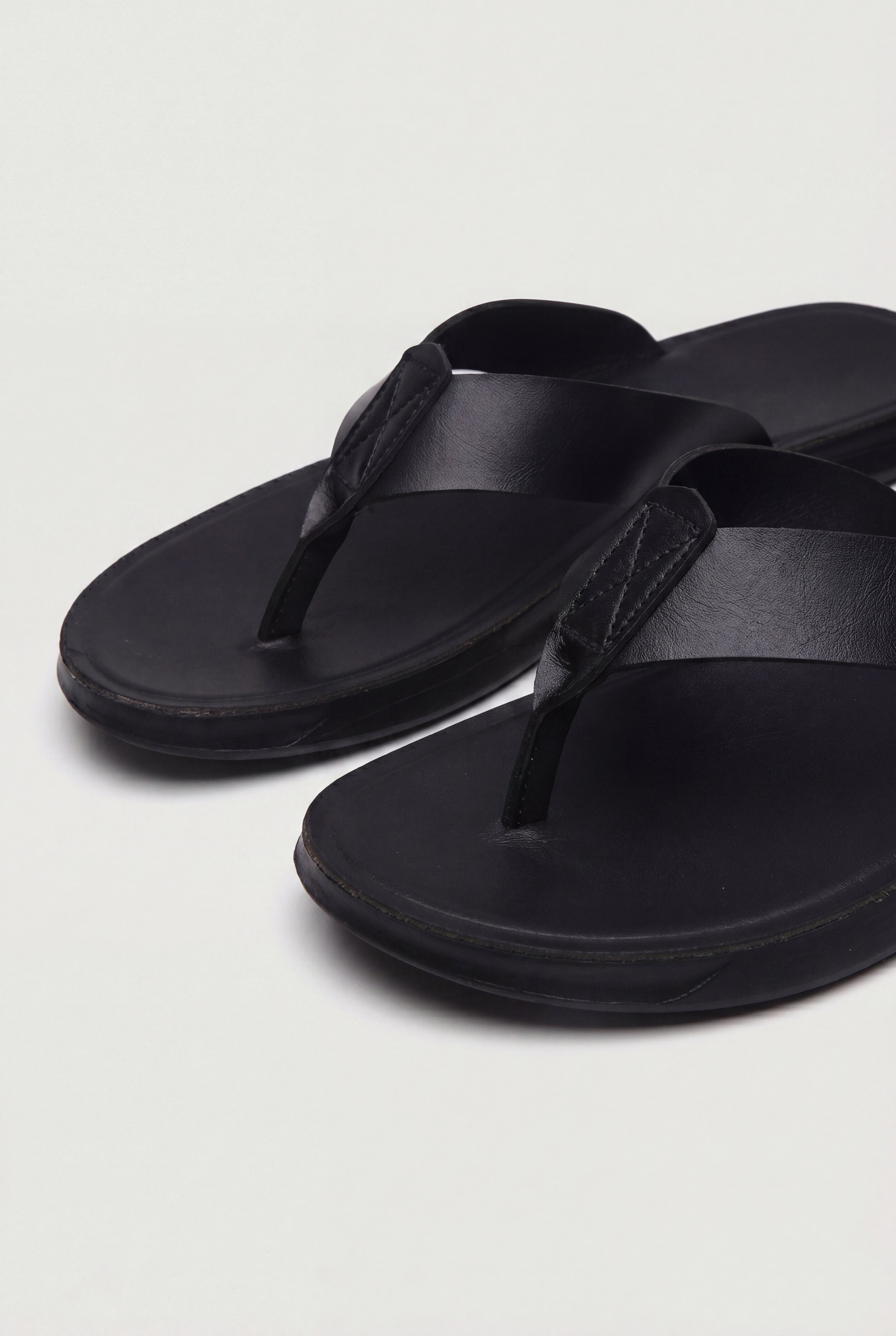 RVAN FLIP FLOPS - BLACK