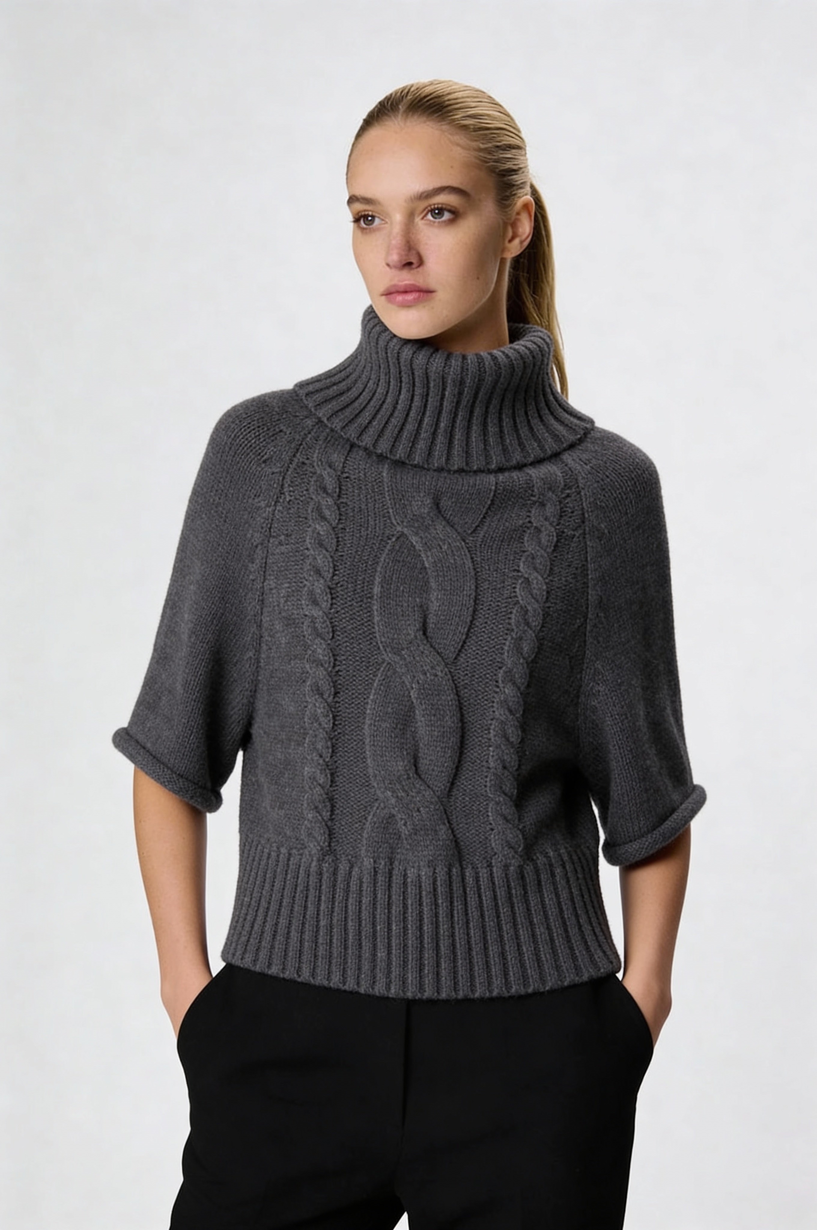 SERIVA CABLE-KNIT SWEATER VEST – GRAY