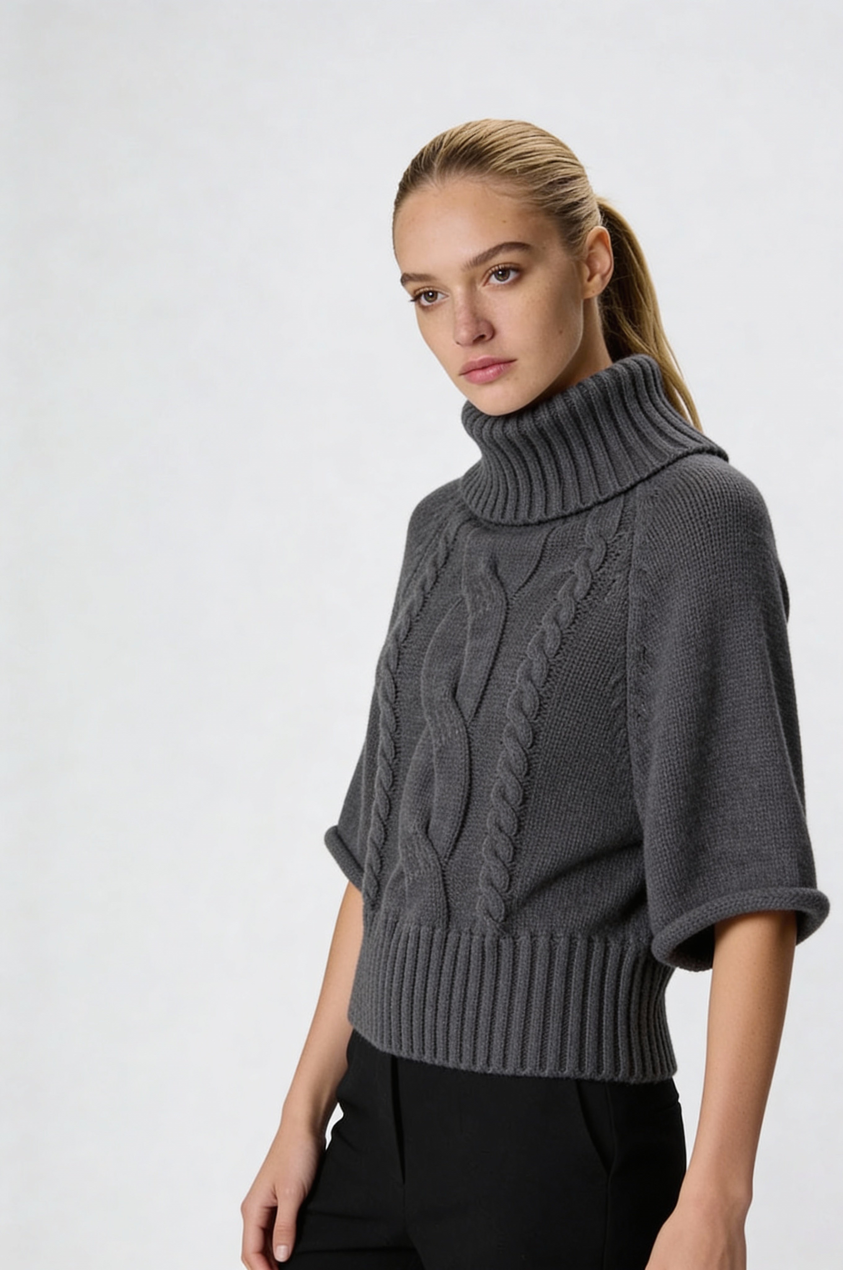 SERIVA CABLE-KNIT SWEATER VEST – GRAY