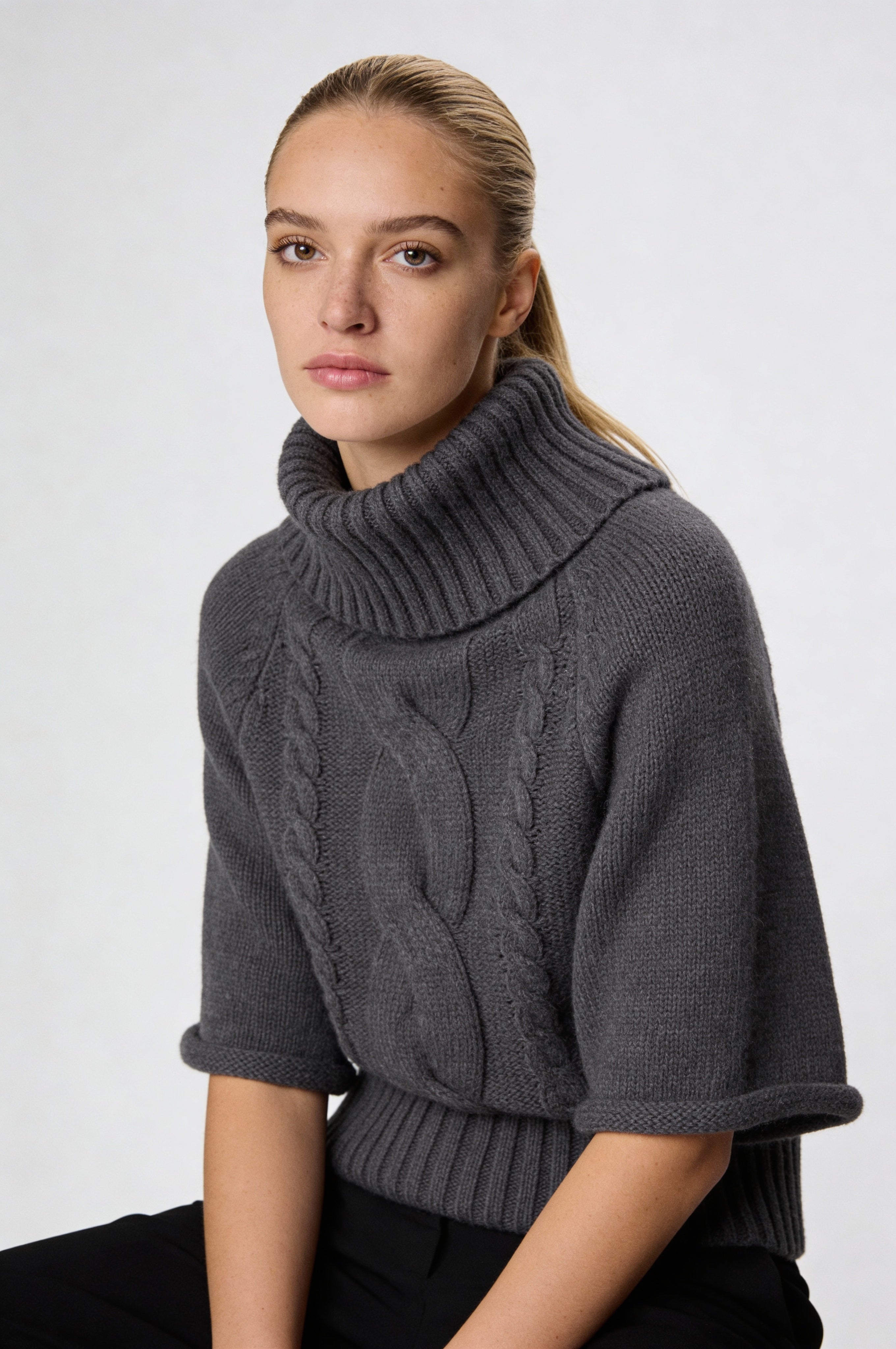 SERIVA CABLE-KNIT SWEATER VEST – GRAY
