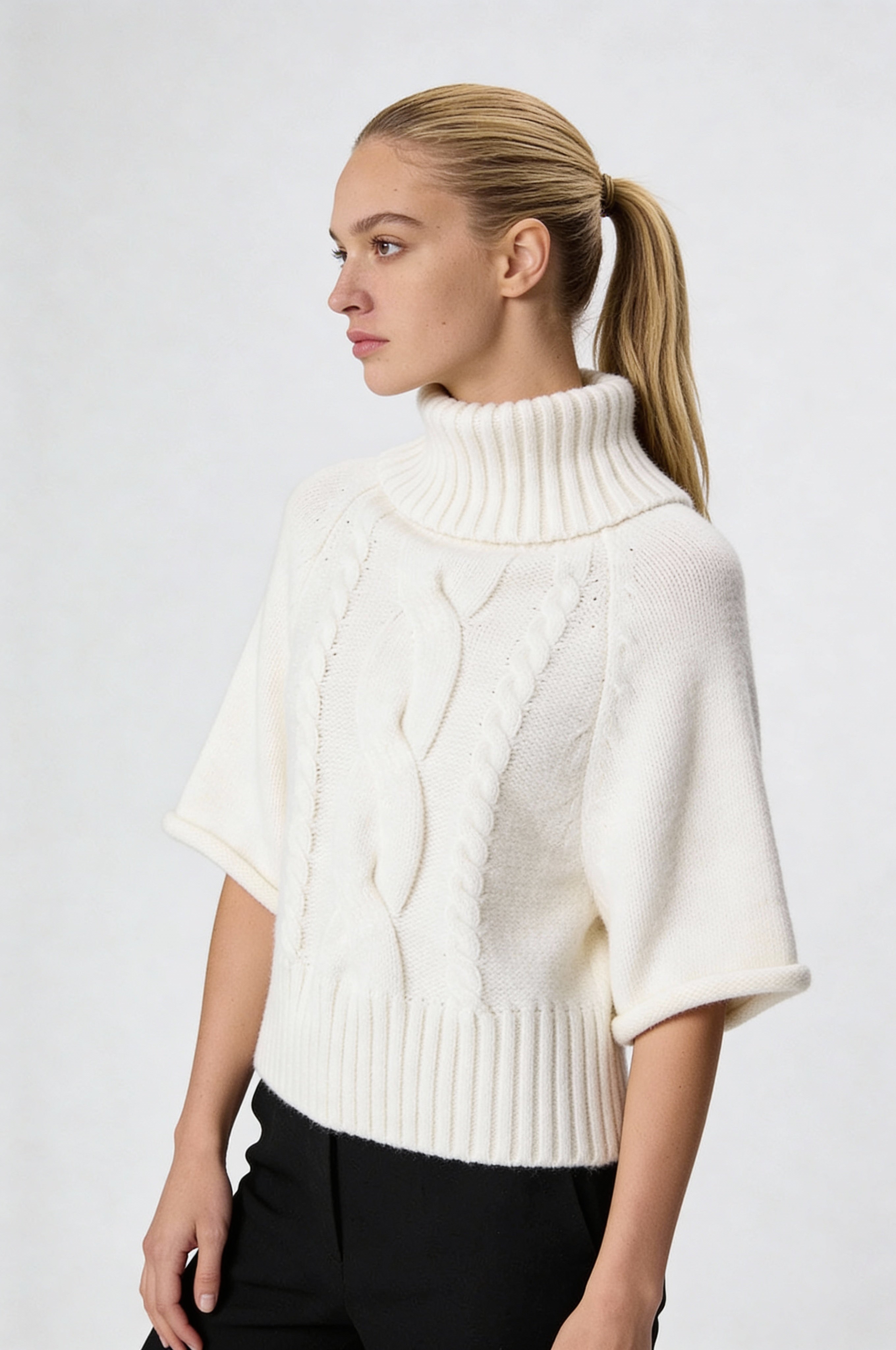 SERIVA CABLE-KNIT SWEATER VEST – WHITE