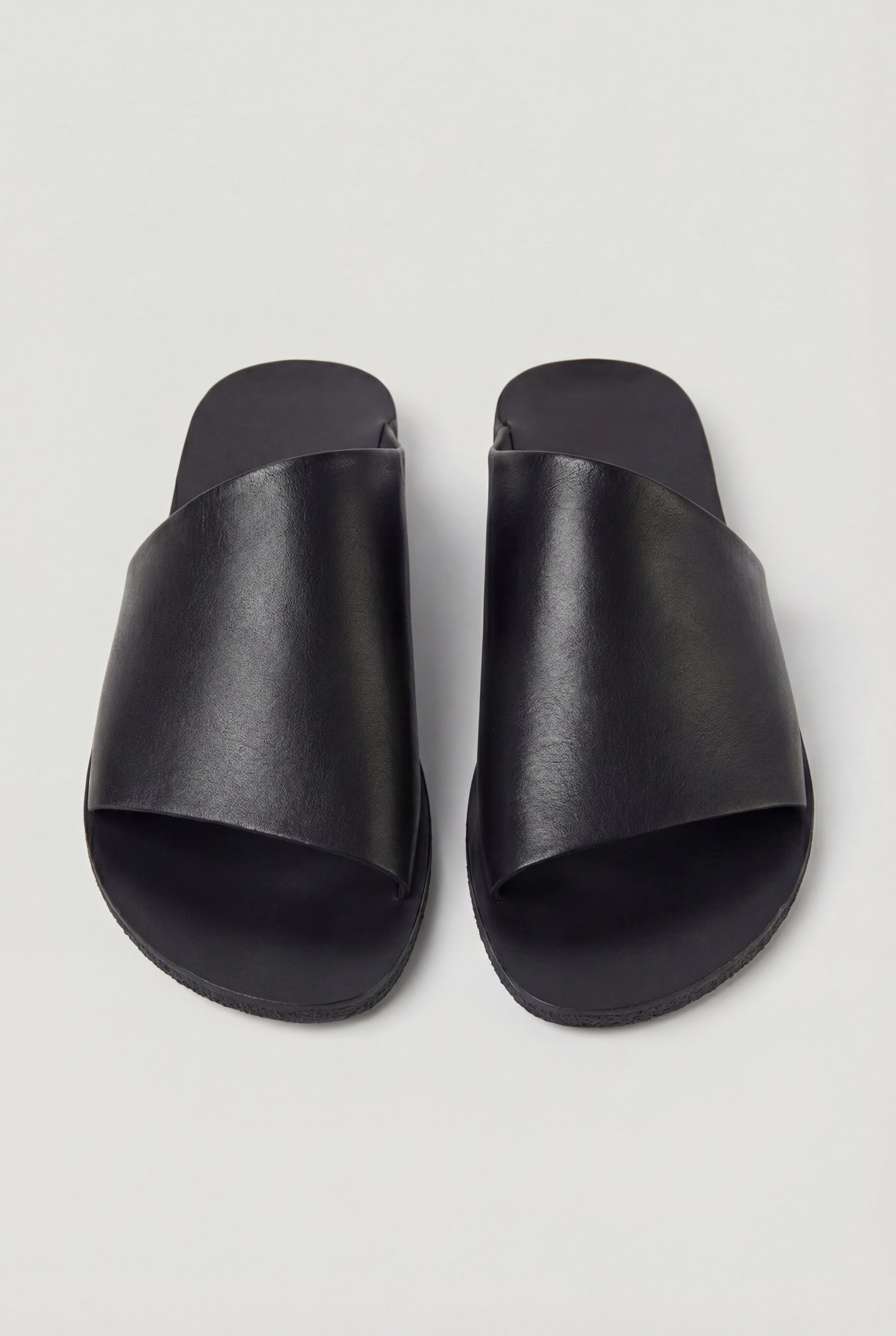 SOLTREX SLIPPERS – BLACK