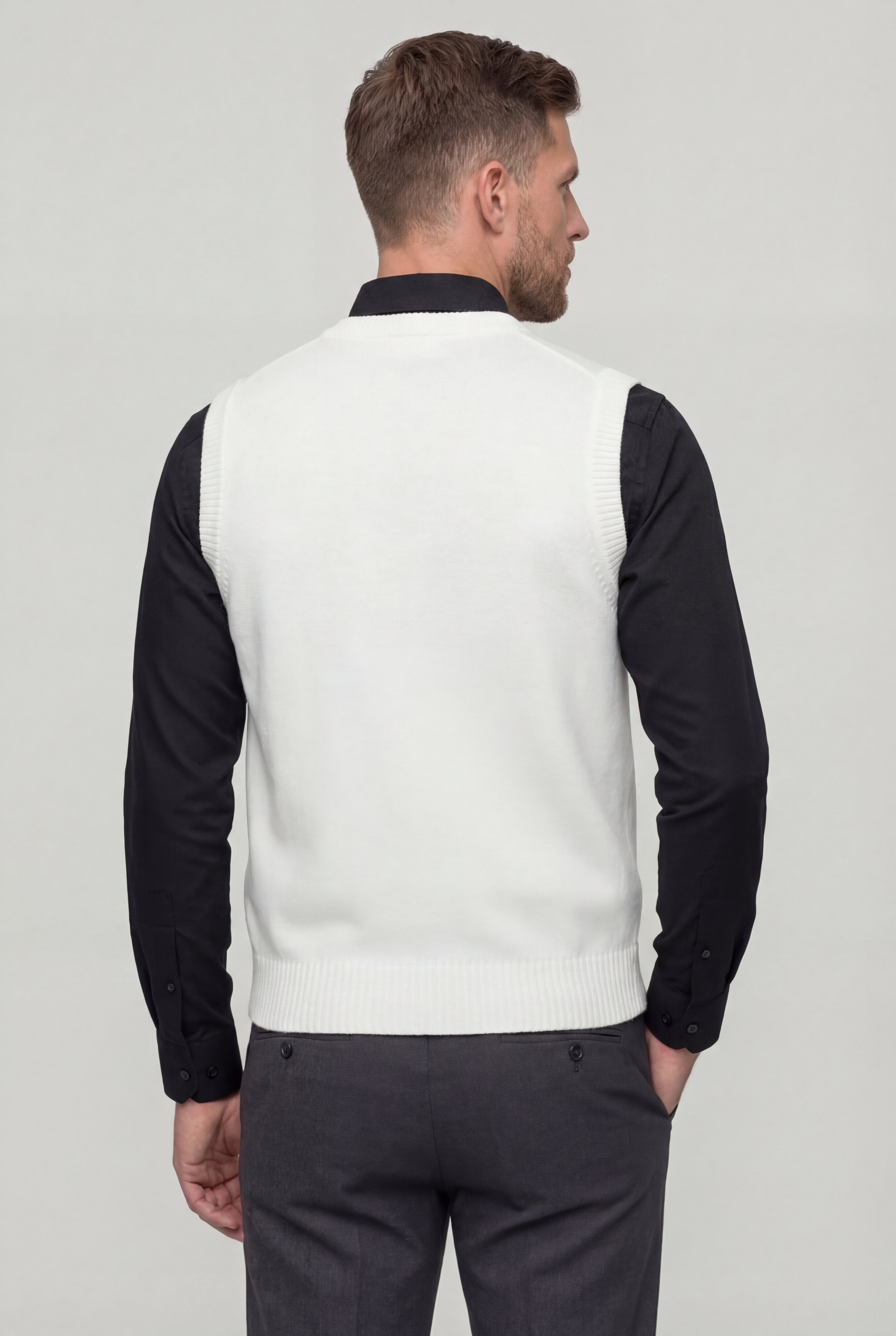 SOLVARO KNIT SWEATER VEST - WHITE