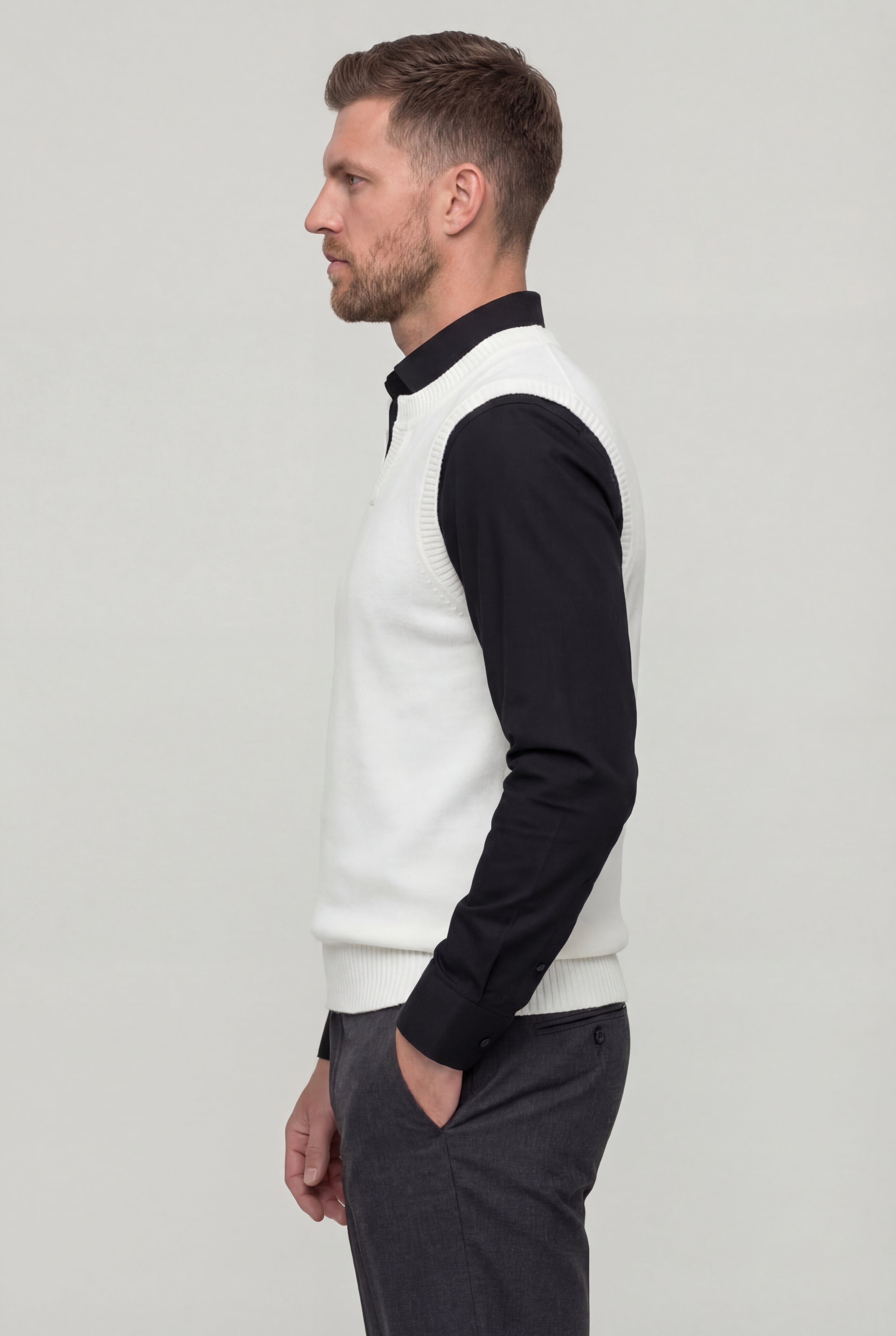 SOLVARO KNIT SWEATER VEST - WHITE