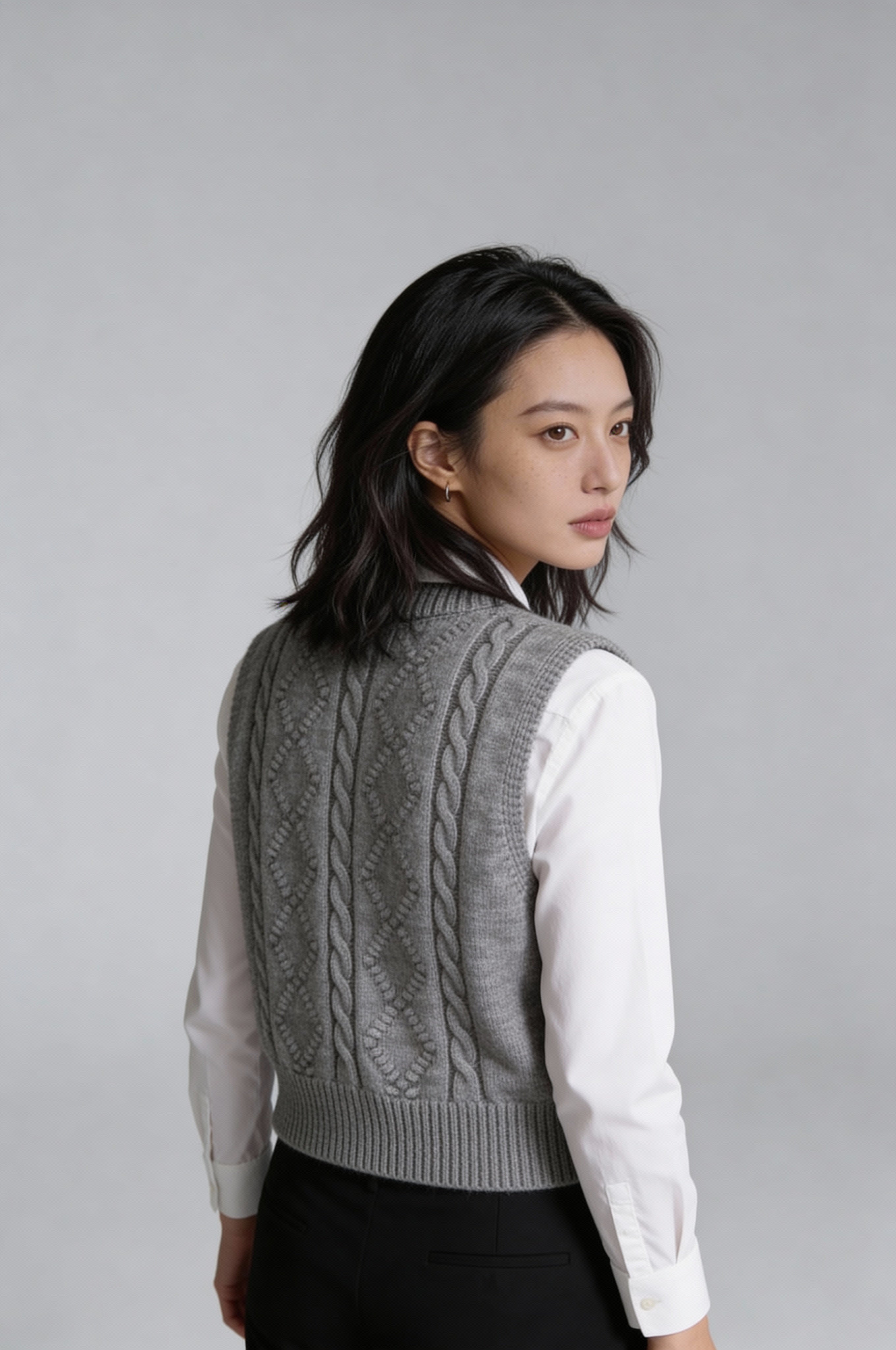 SORENZA CABLE KNIT VEST – GRAY