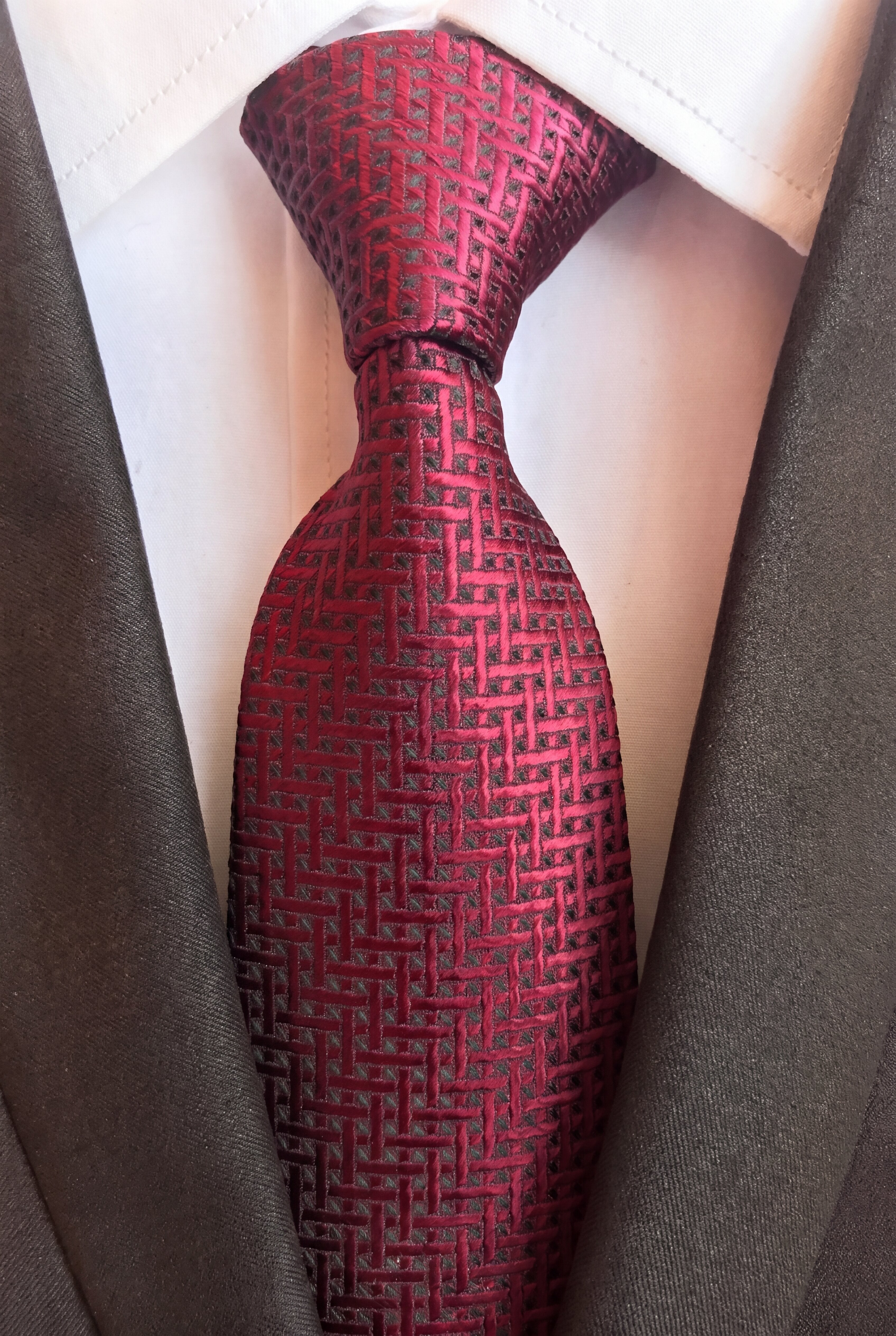 STRIPE BUSINESS TIE - BURGUNDY