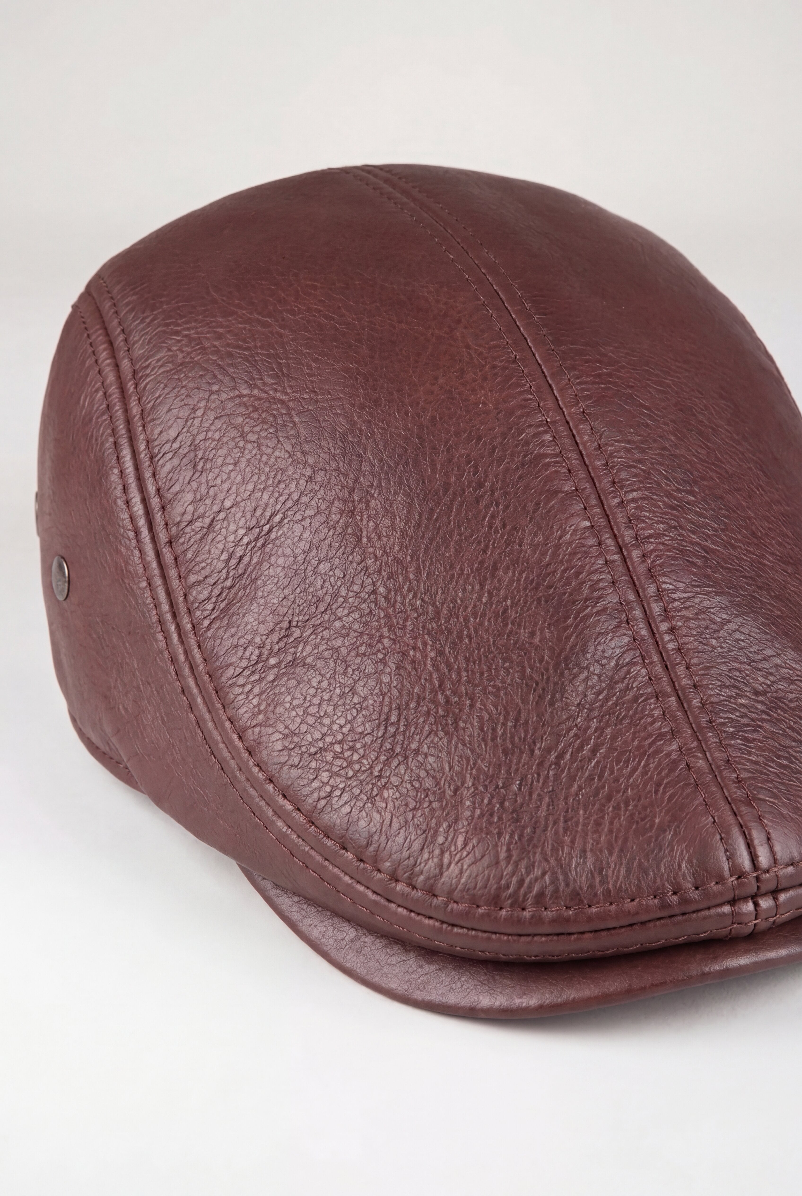 ULVANE LEATHER FLAT CAP - BROWN