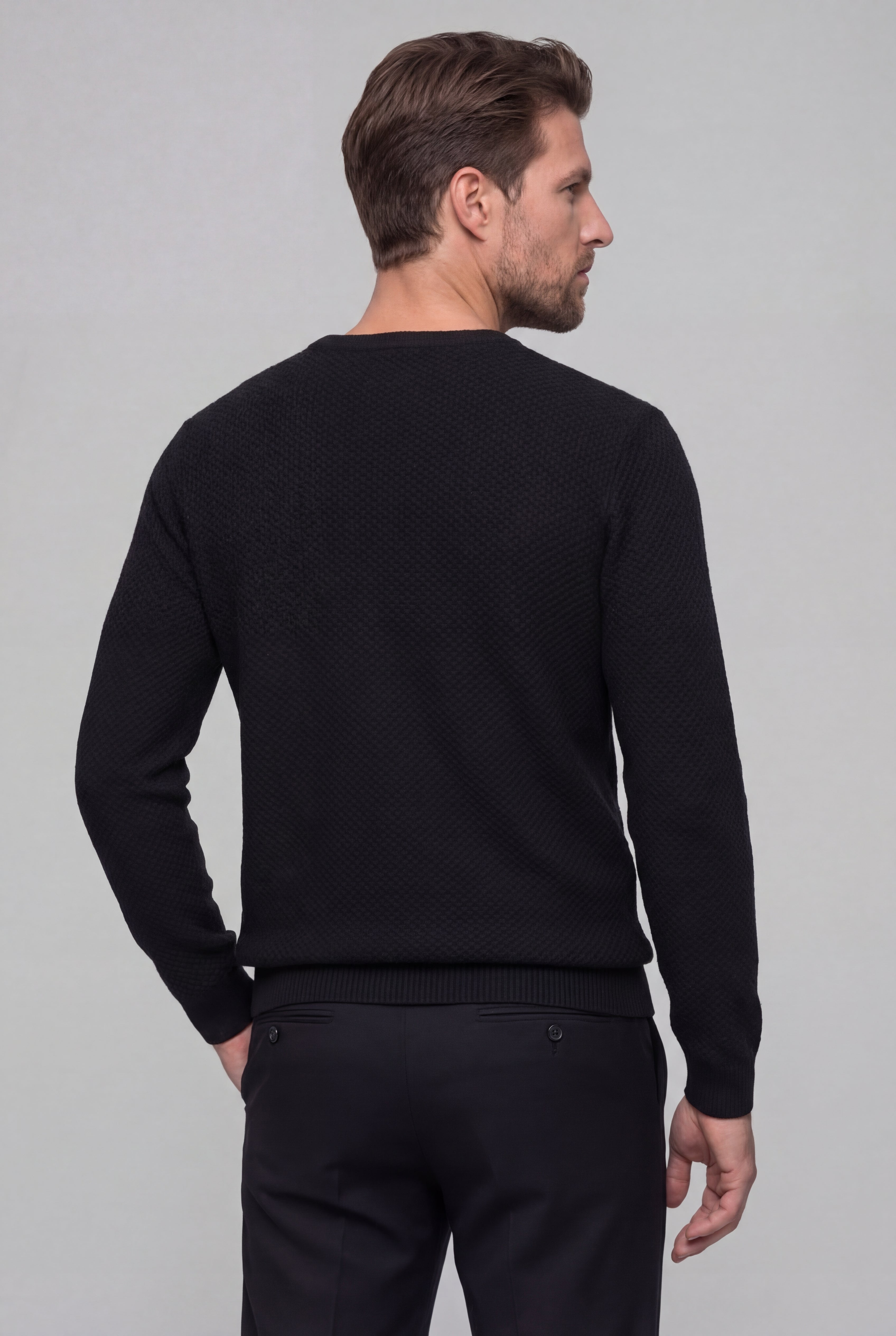 VALTRION TEXTURED KNIT SWEATER – BLACK