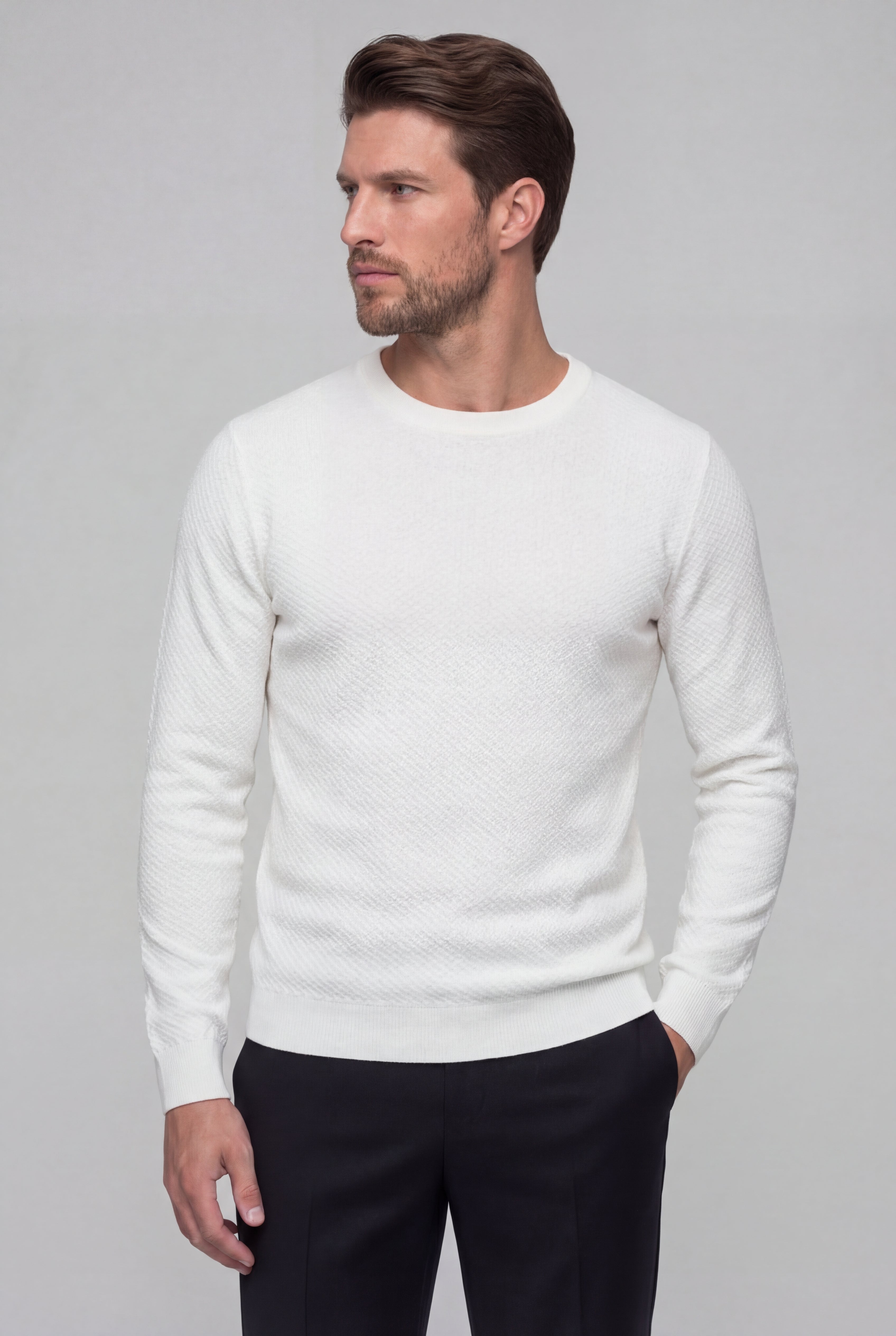 VALTRION TEXTURED KNIT SWEATER – WHITE