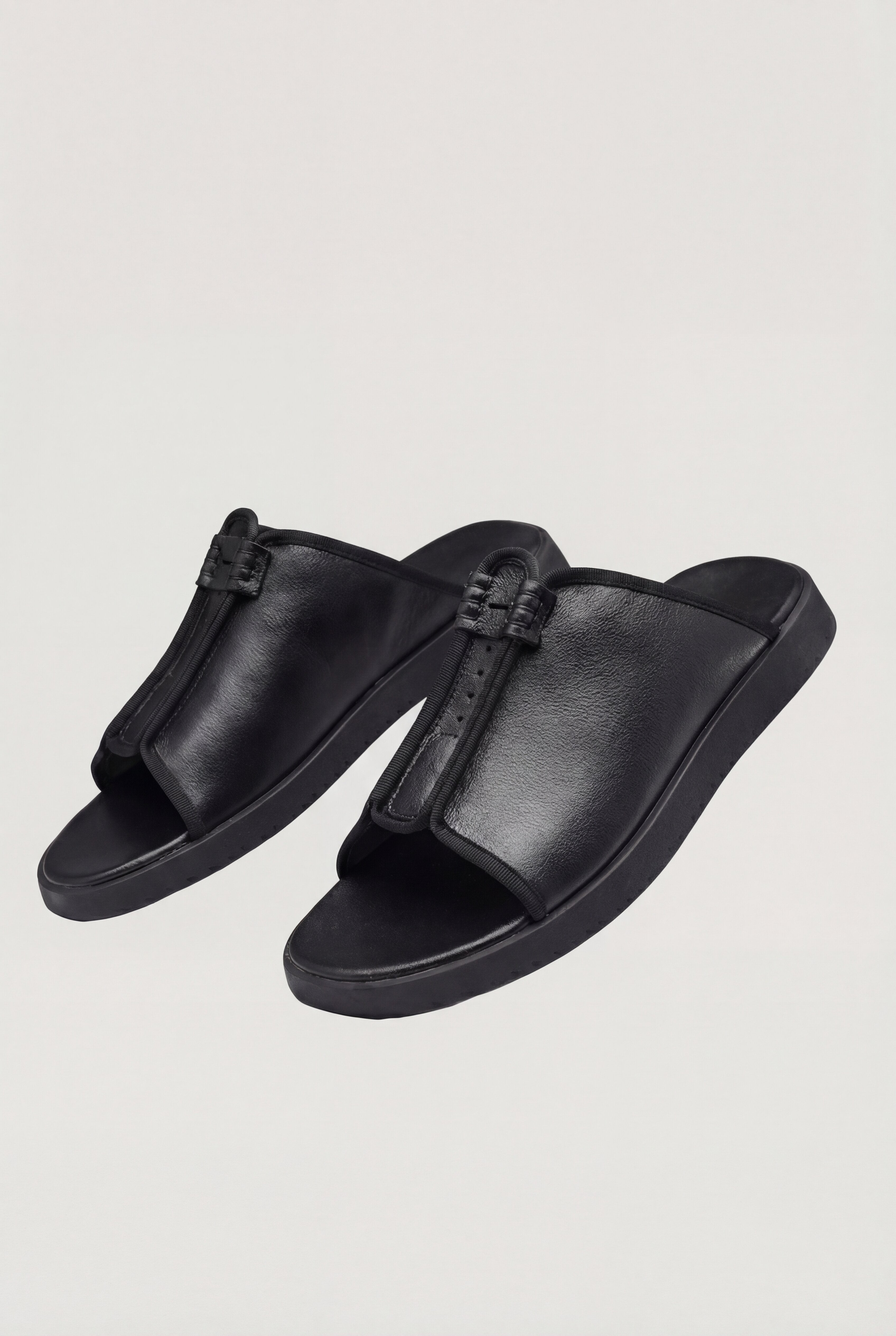 VELCANO LEATHER SLIDE SANDALS – BLACK